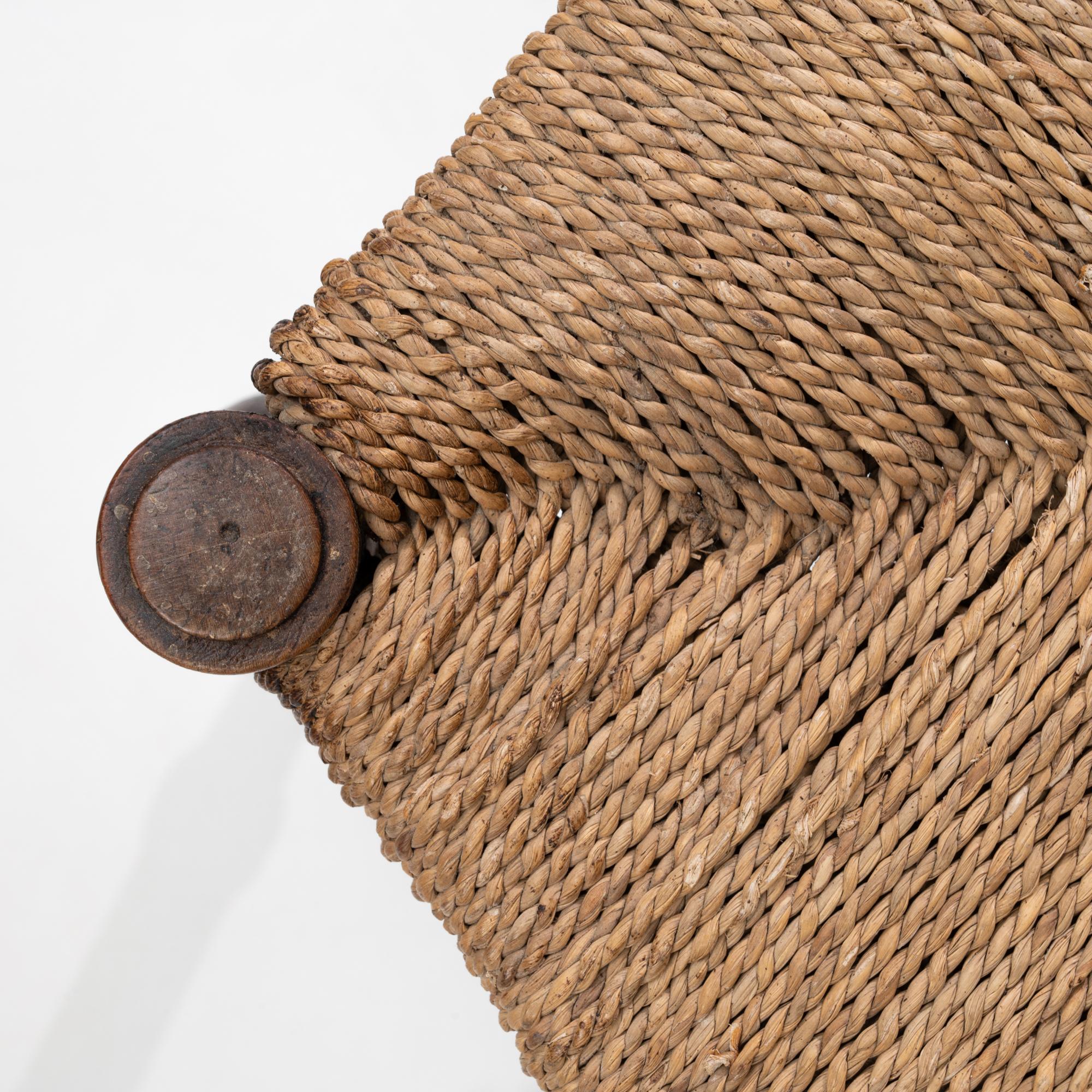 Sedia in noce in stile Direttorio francese del XIX secolo in vendita 8