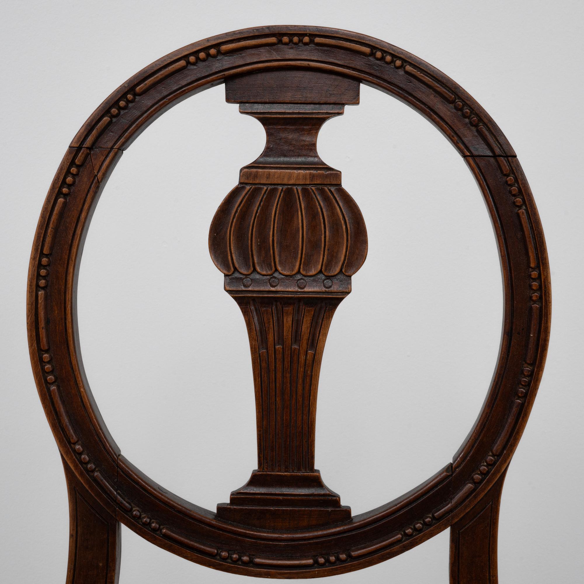 Sedia in noce in stile Direttorio francese del XIX secolo in vendita 9