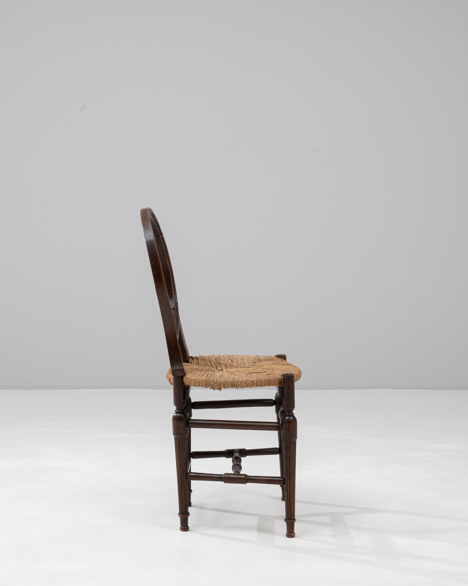 Francese Sedia in noce in stile Direttorio francese del XIX secolo in vendita