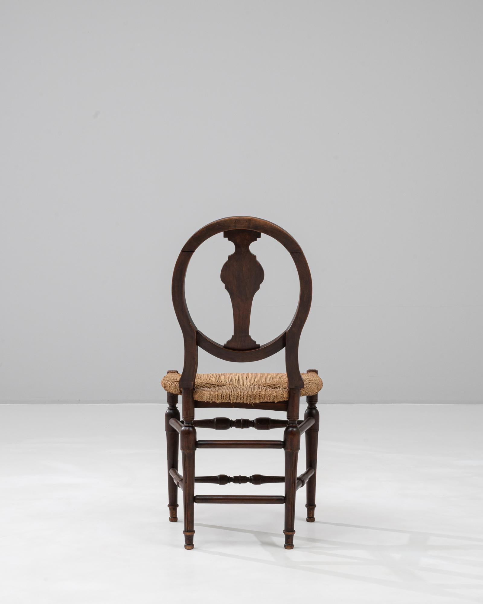 Sedia in noce in stile Direttorio francese del XIX secolo In condizioni buone in vendita a High Point, NC