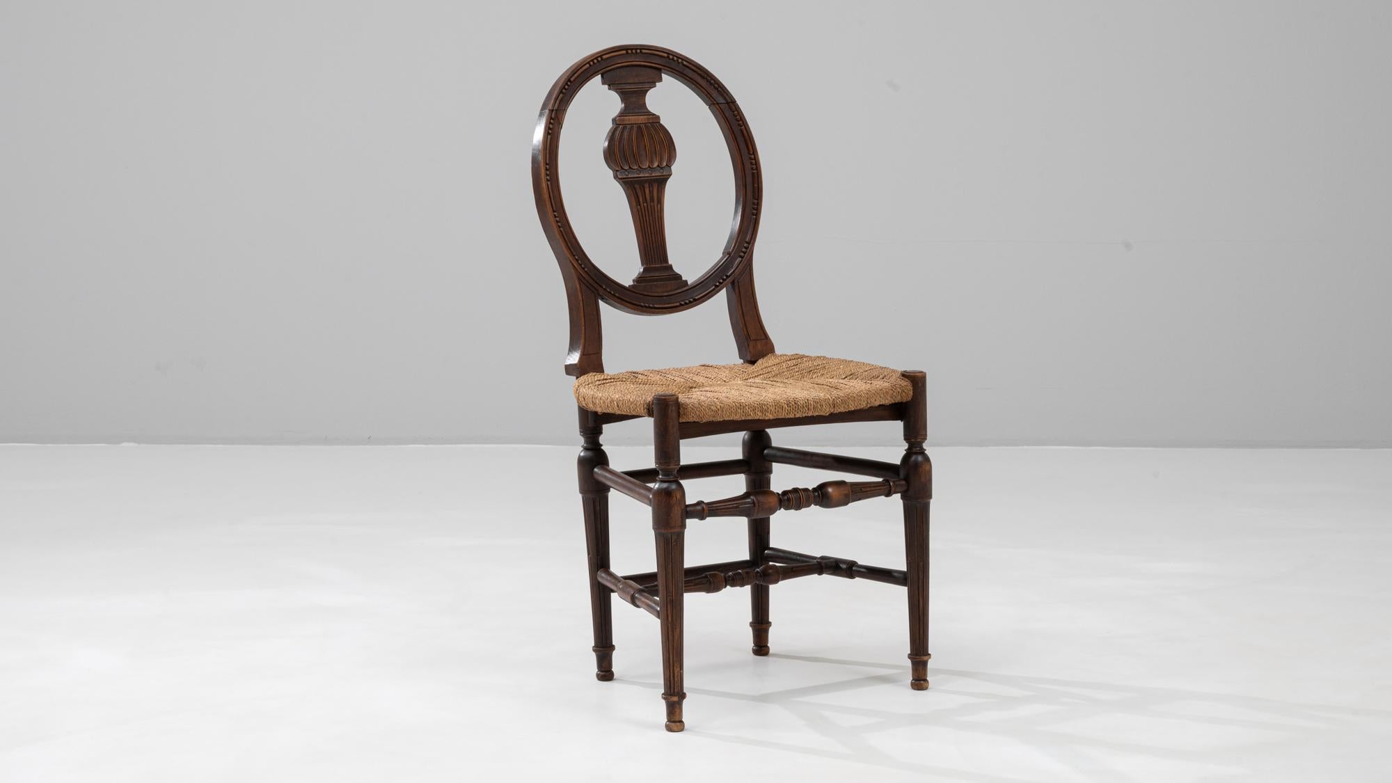 Sedia in noce in stile Direttorio francese del XIX secolo in vendita 4