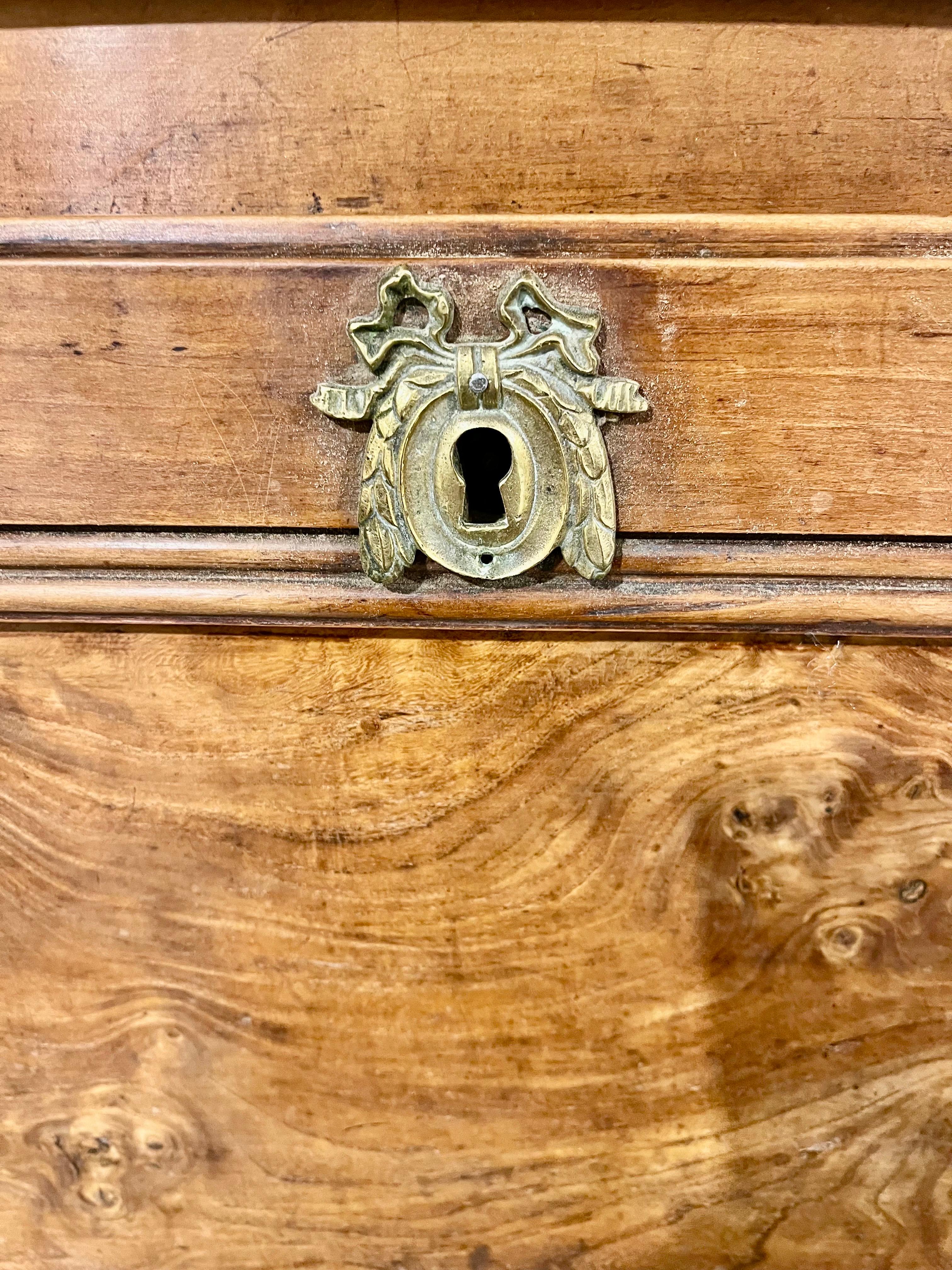 19. Jahrhundert Französisch Verzeichnis Kirsche Holz Secetary Schreibtisch (Directoire) im Angebot