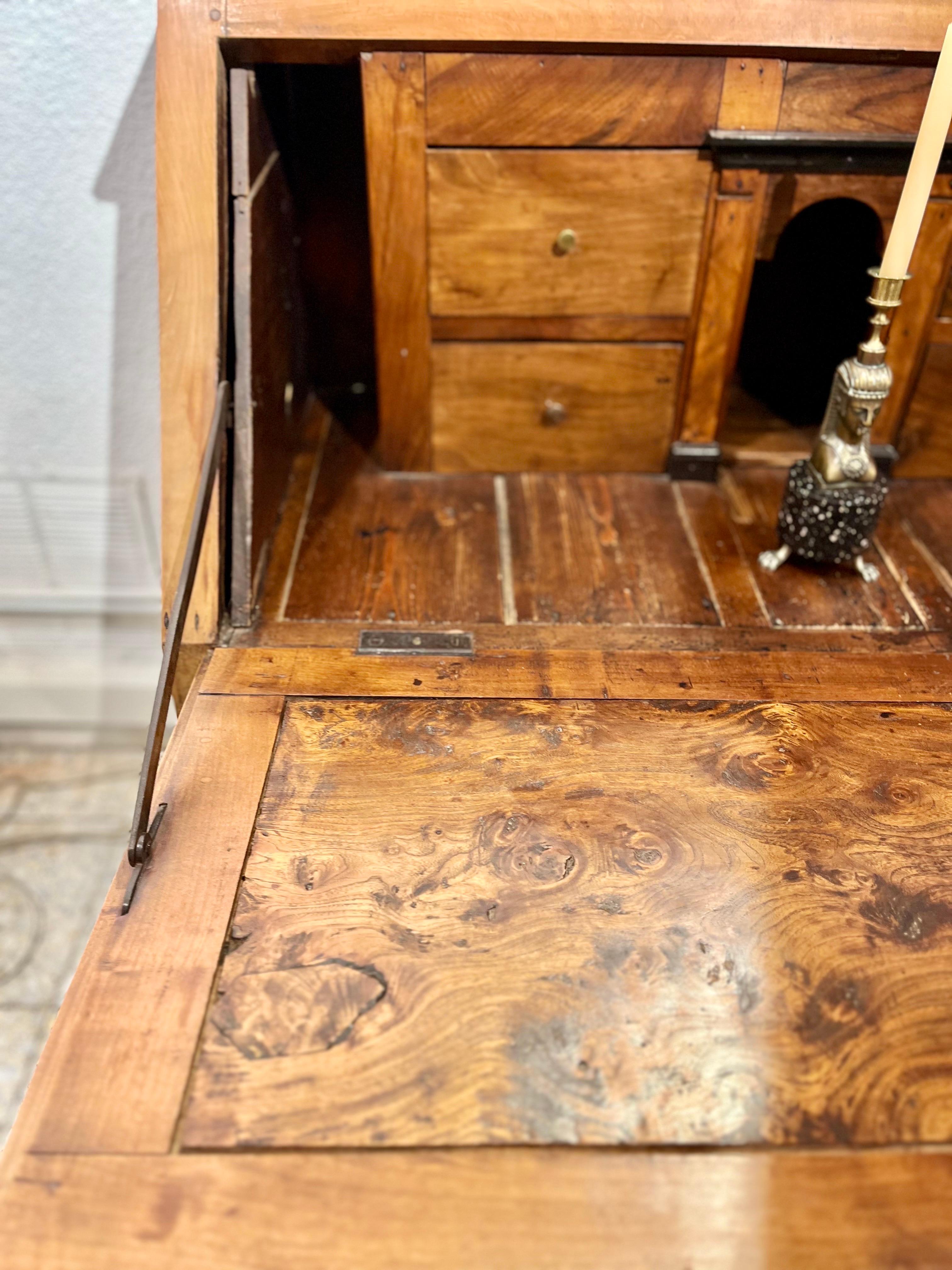 19. Jahrhundert Französisch Verzeichnis Kirsche Holz Secetary Schreibtisch im Angebot 3