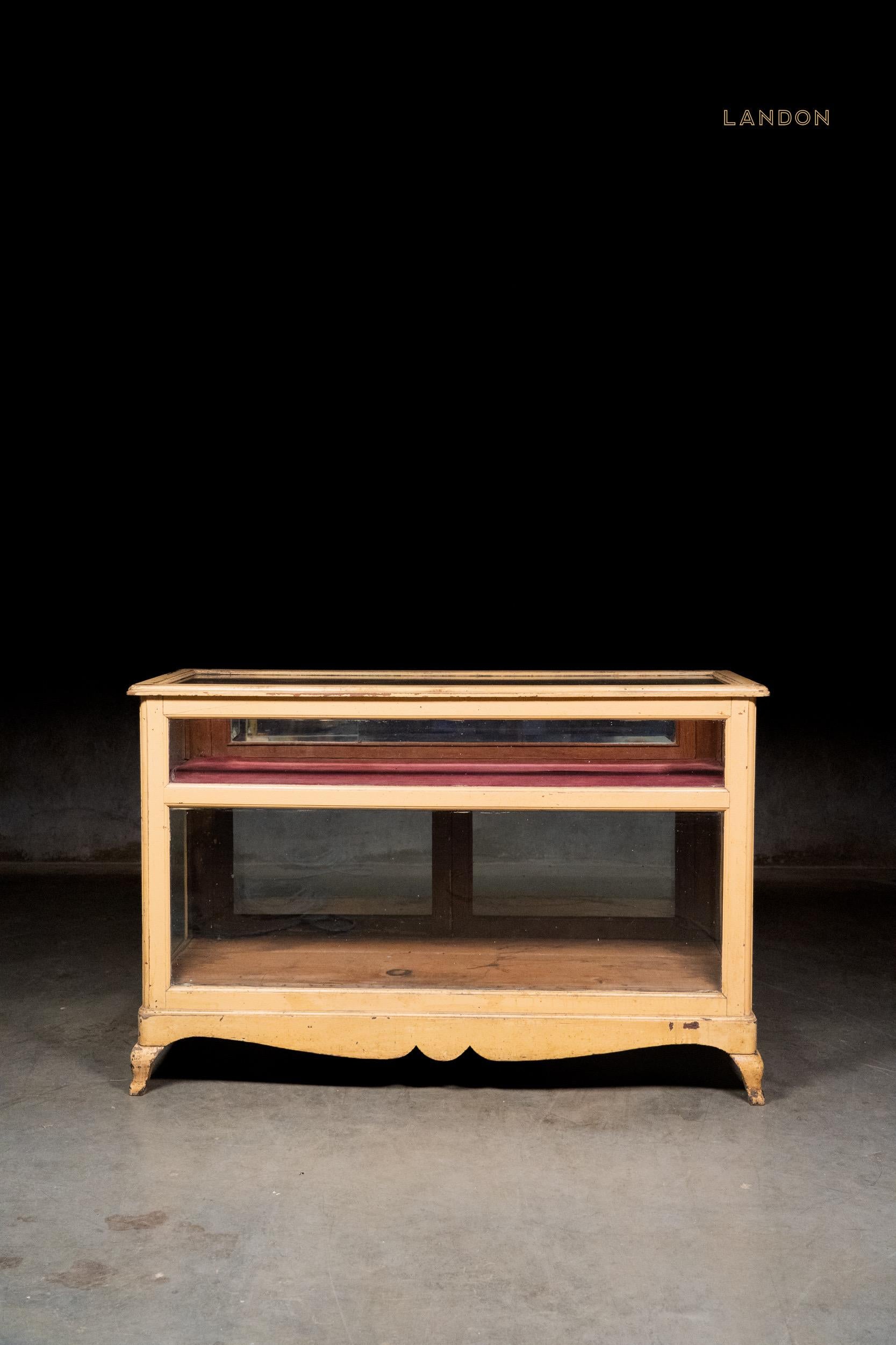 Francese Vetrina francese del XIX secolo in vendita