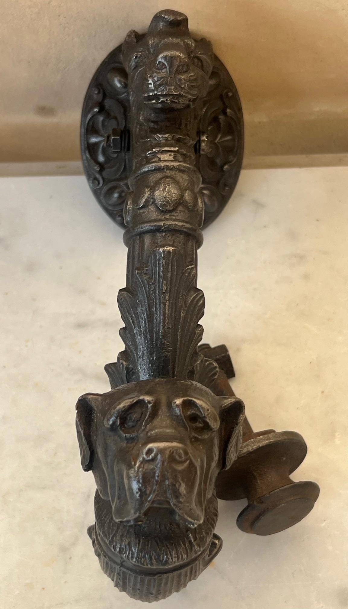 19th Century French Door Knocker With Dog (Gegossen) im Angebot