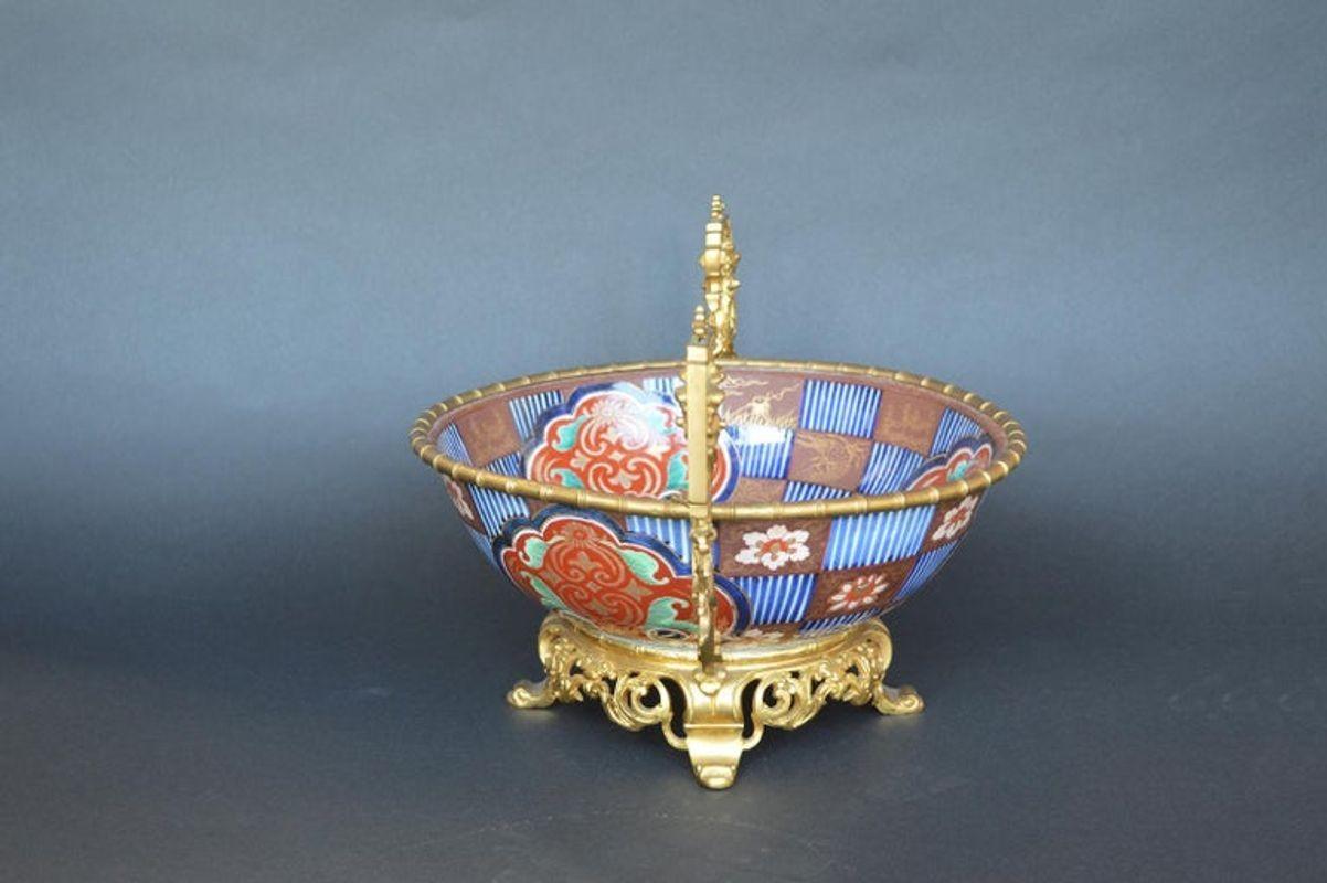19th Century French Dore Bronze and Imari Porcelain In Good Condition For Sale In Los Angeles, CA