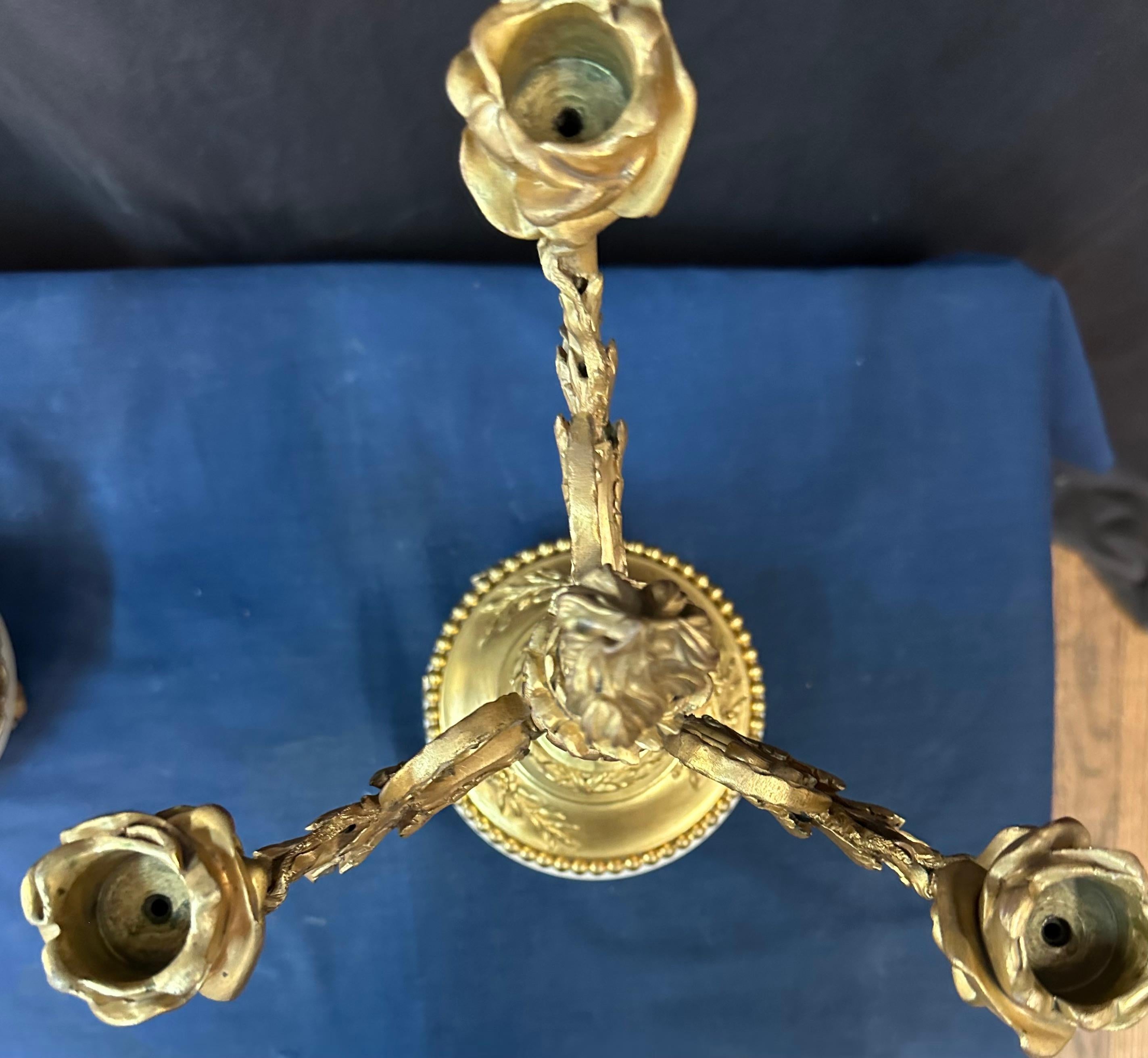 Candelabro francese in bronzo Dore' del XIX secolo In condizioni buone in vendita a Bronx, NY