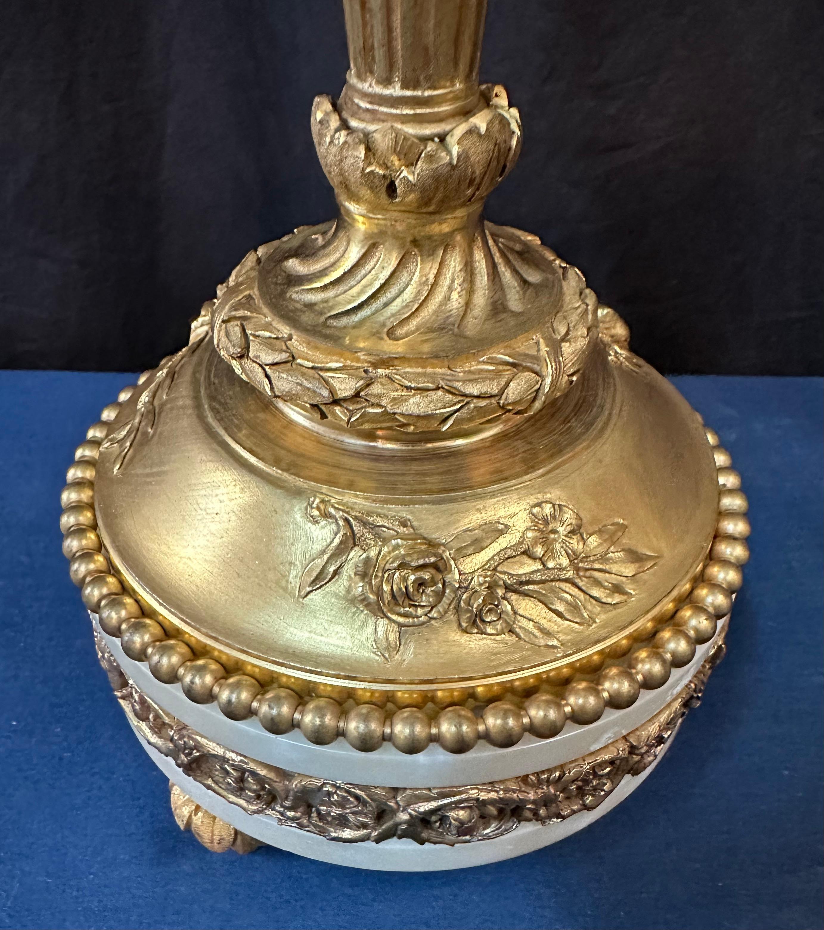 Bronzo Candelabro francese in bronzo Dore' del XIX secolo in vendita