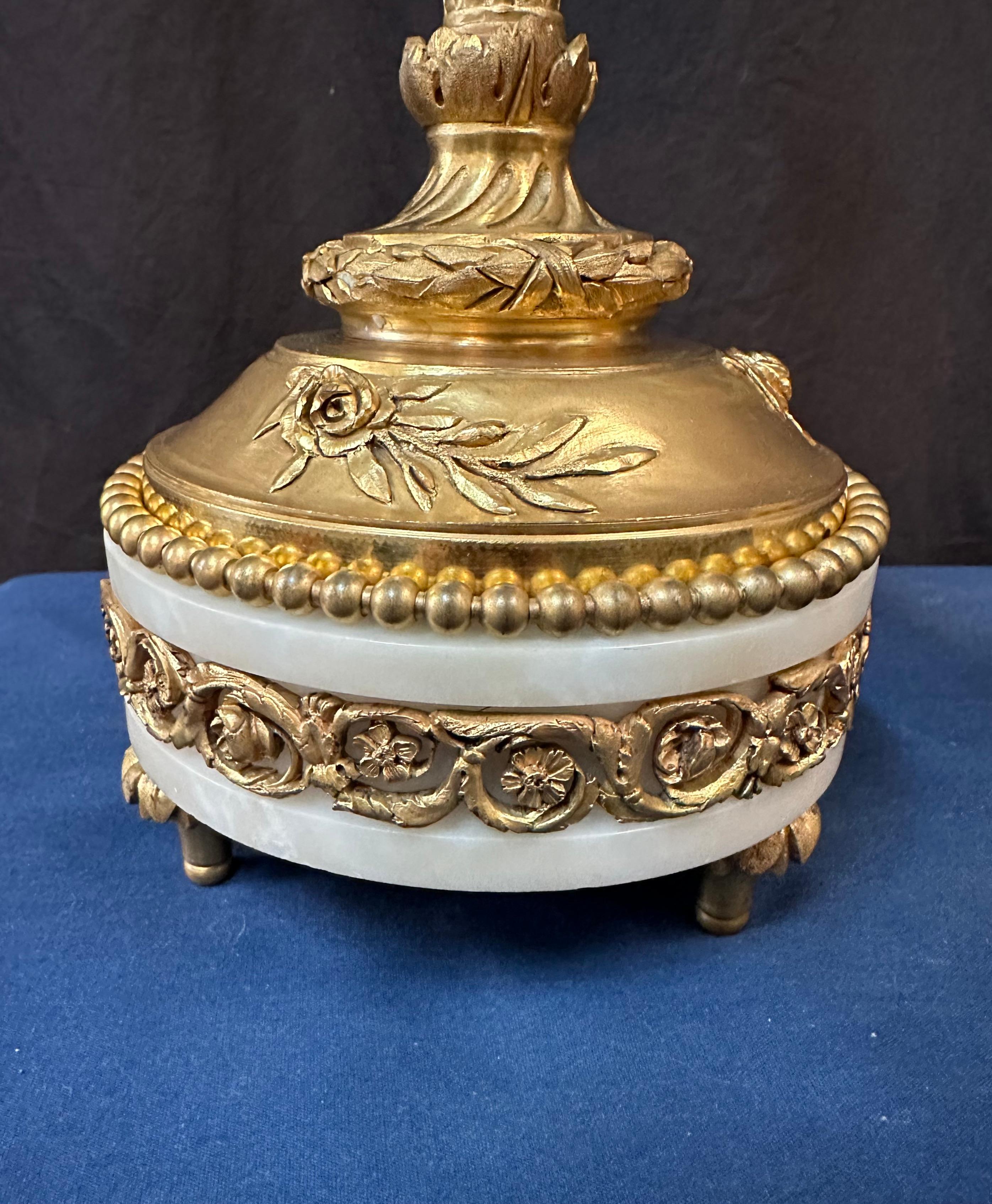 Candelabro francese in bronzo Dore' del XIX secolo in vendita 1