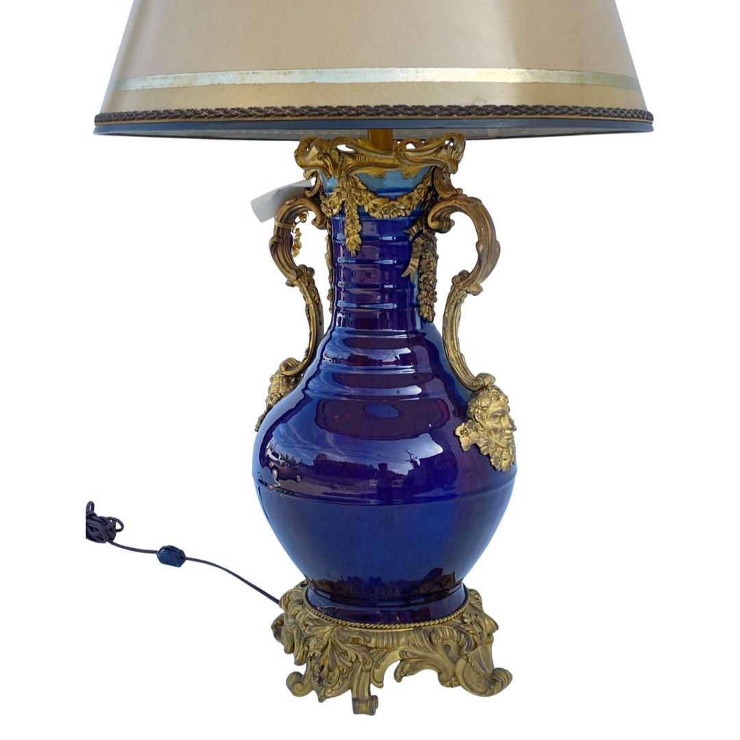 Néoclassique Lampe asiatique française du 19ème siècle montée sur bronze doré en vente