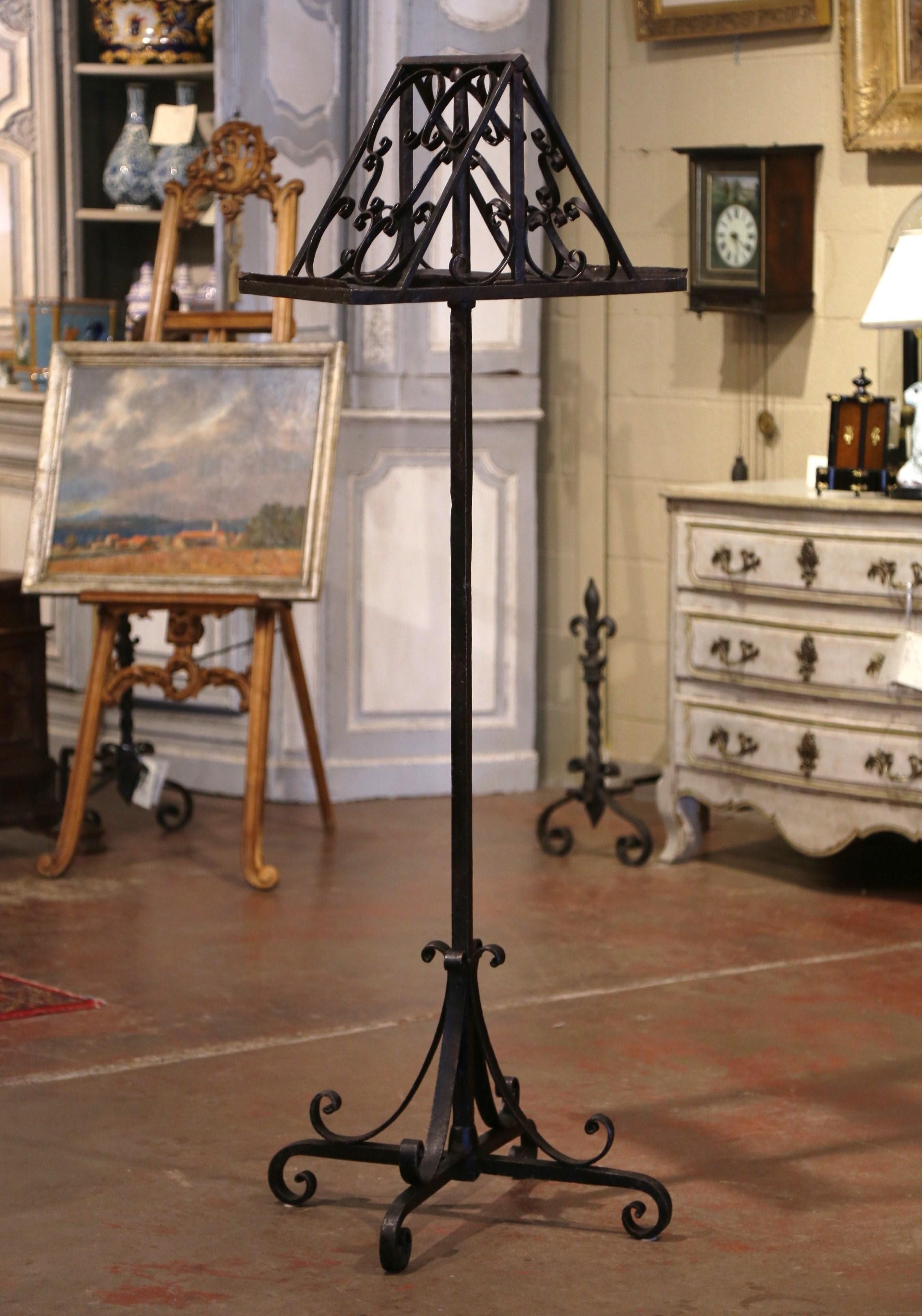 19th Century French Double-Sided Swivel Wrought Iron Music Stand Lectern In Excellent Condition For Sale In Dallas, TX