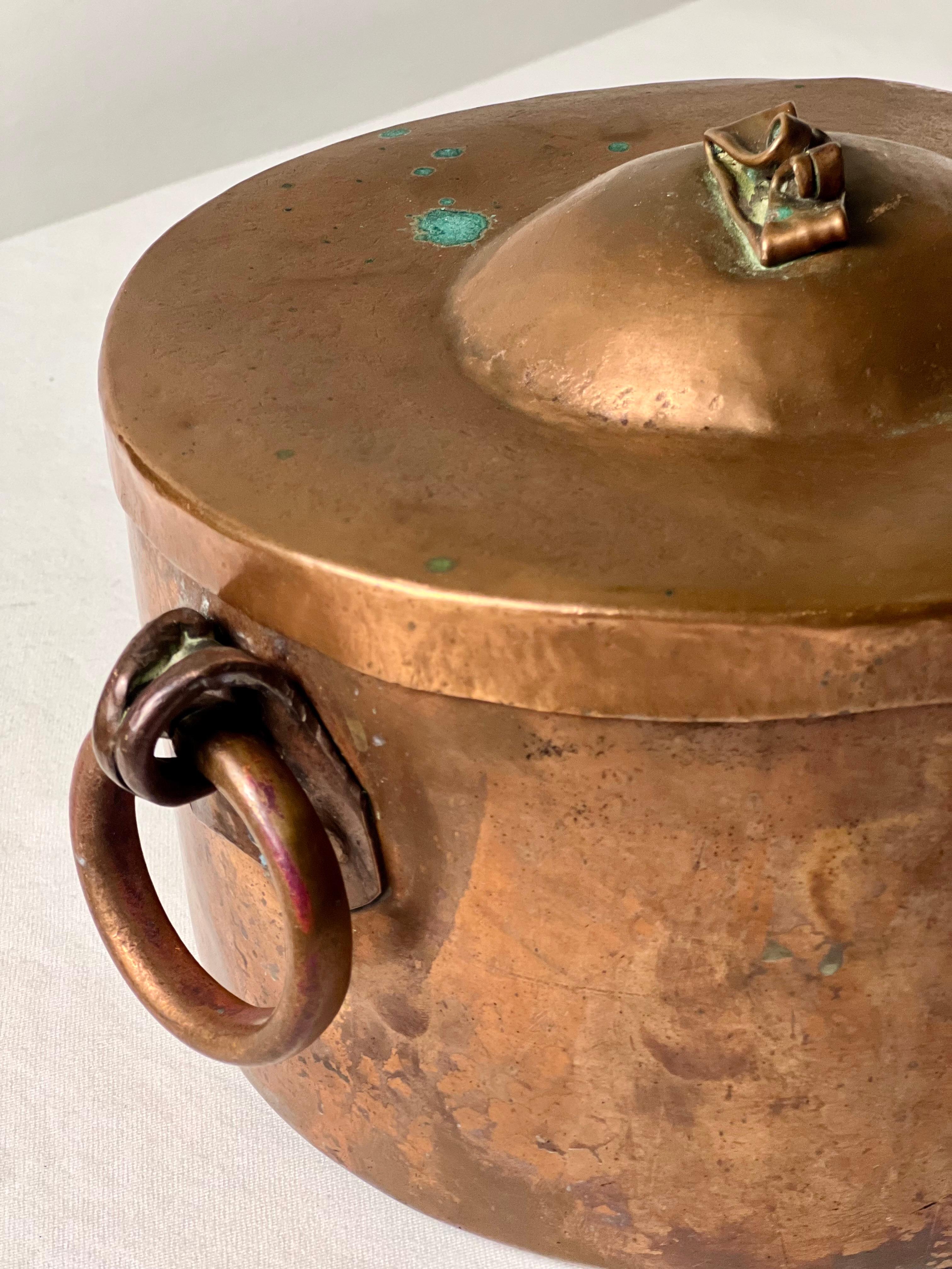Panneau de tressage ou petit pot français du 19ème siècle en cuivre à queue d'aronde avec couvercle ajusté en vente 3