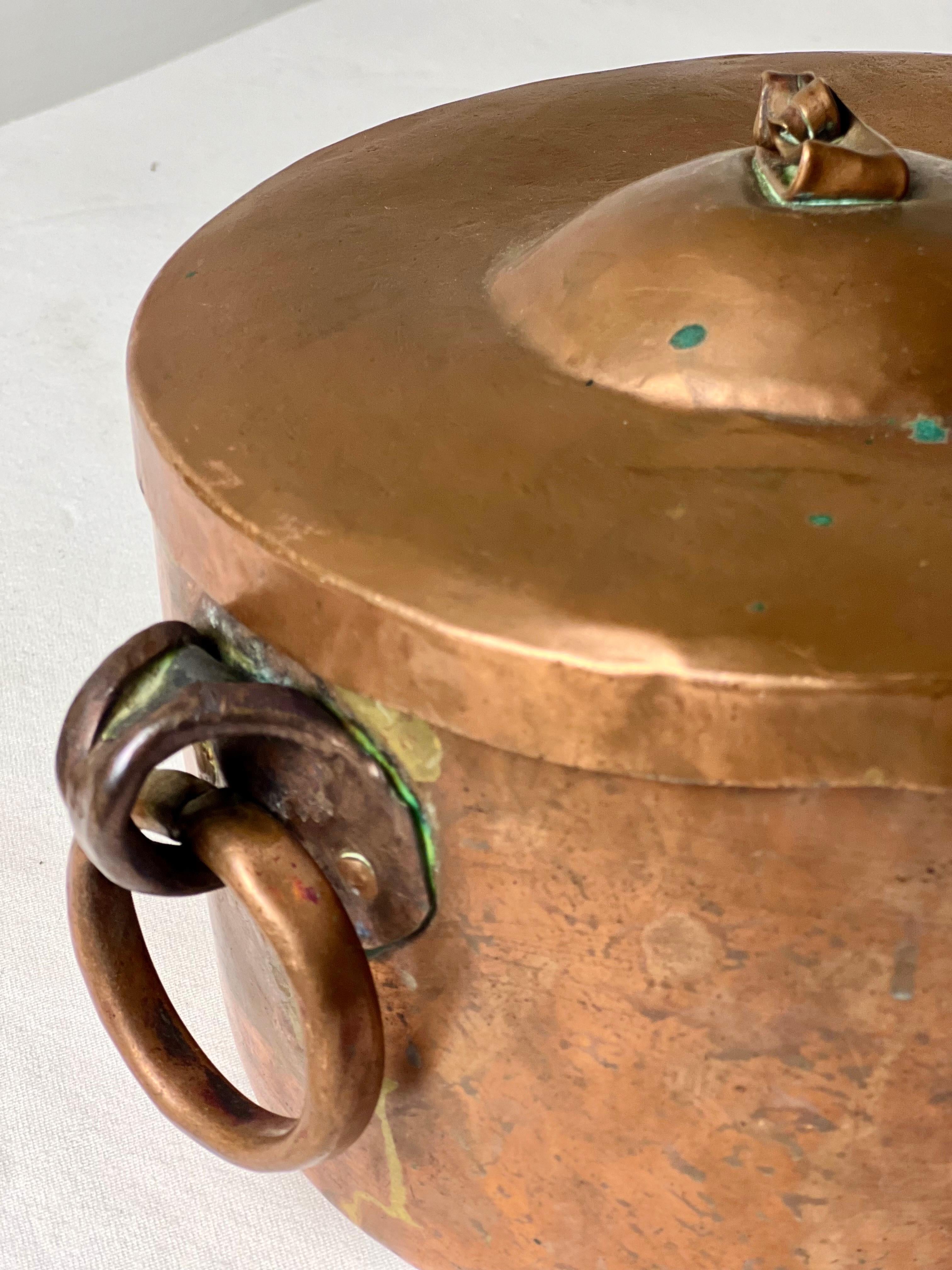 Panneau de tressage ou petit pot français du 19ème siècle en cuivre à queue d'aronde avec couvercle ajusté en vente 4