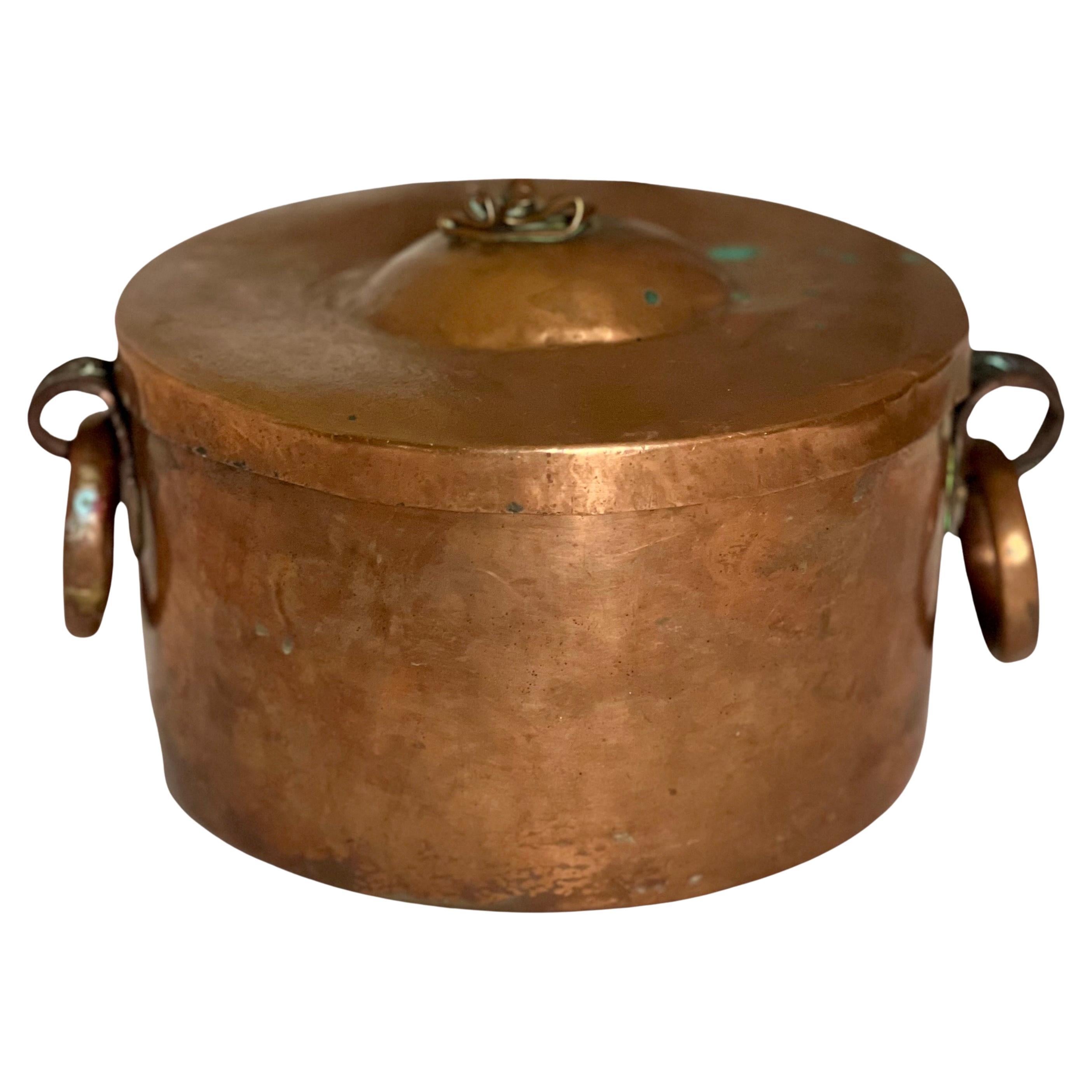 Panneau de tressage ou petit pot français du 19ème siècle en cuivre à queue d'aronde avec couvercle ajusté en vente
