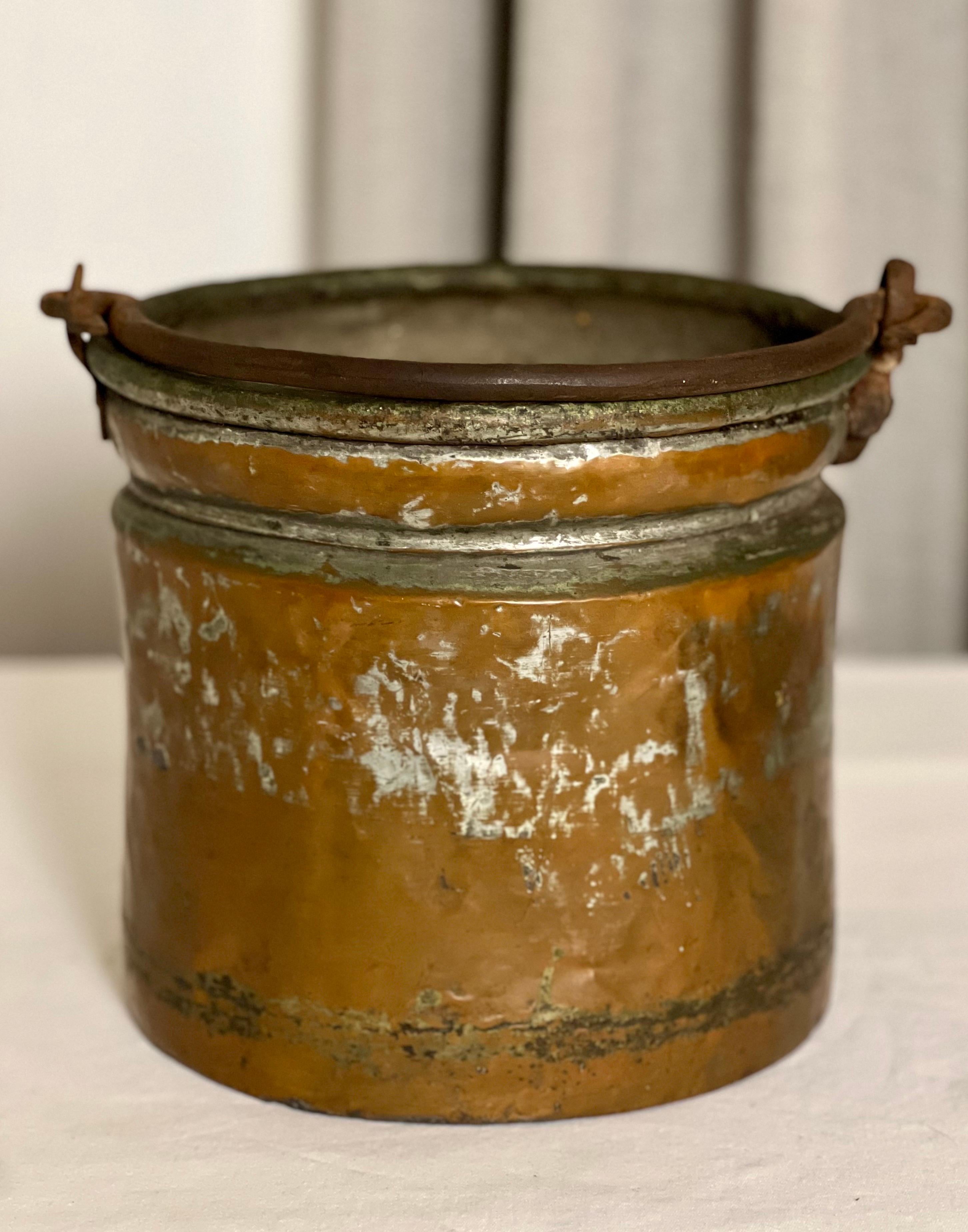 Hammered 19th Century French Dovetailed Copper Bucket or Jardiniere with Handle For Sale