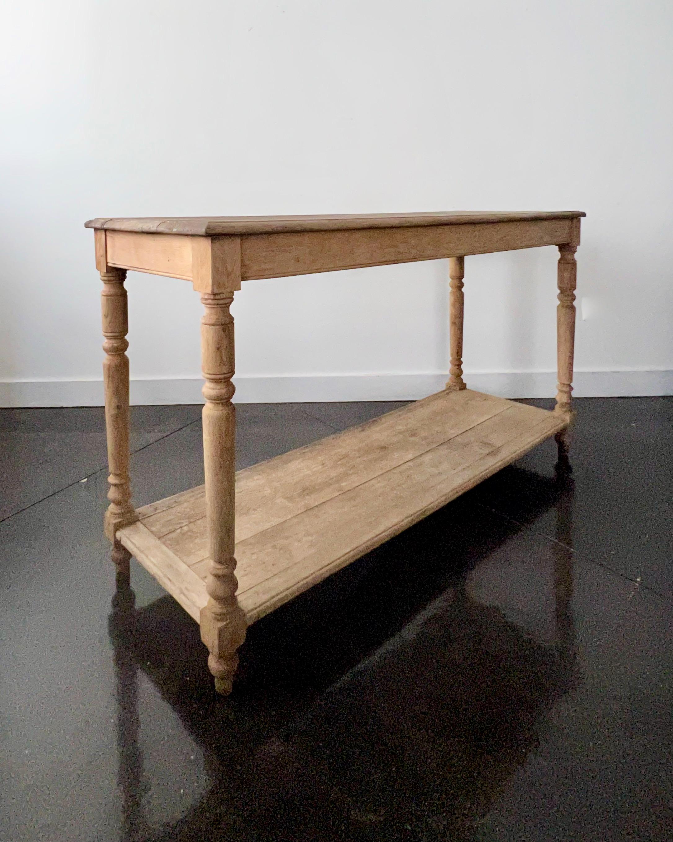 19th Century French Drapery Table in Original Pine In Good Condition In Charleston, SC