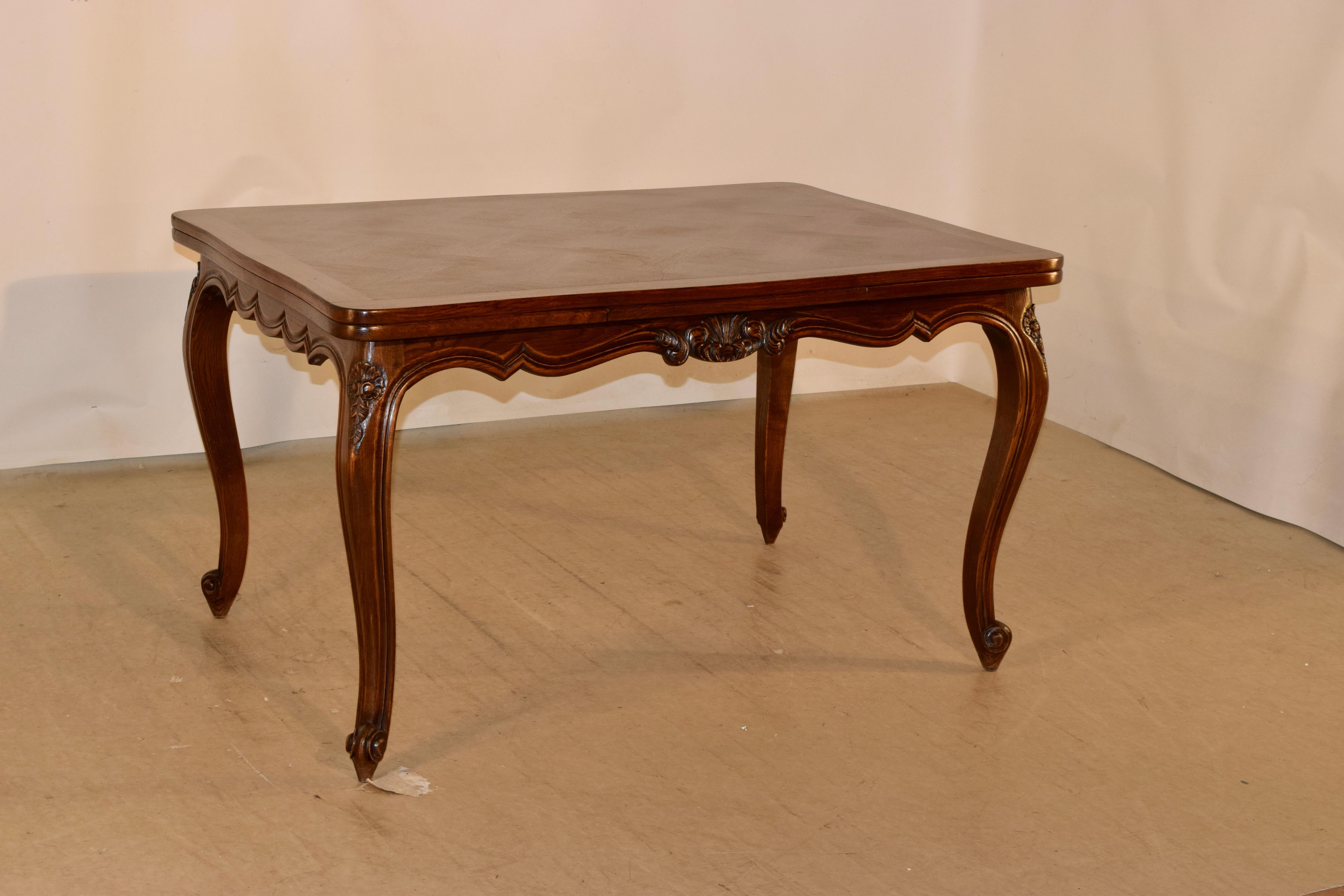 antique table with pull out leaves