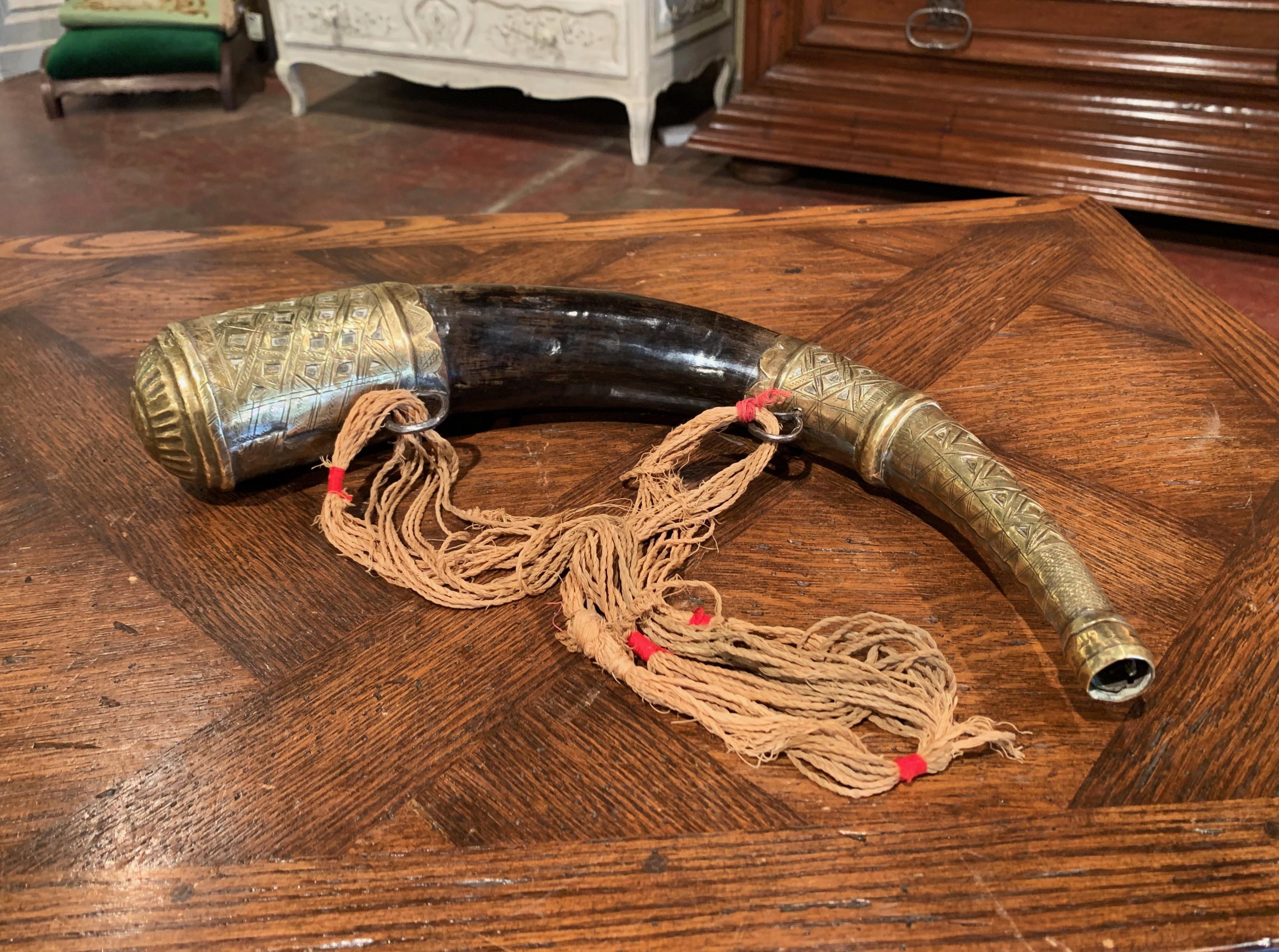 französisches Trinkhorn aus dem 19. Jahrhundert mit Verzierungen aus Kupfer (Französisch) im Angebot