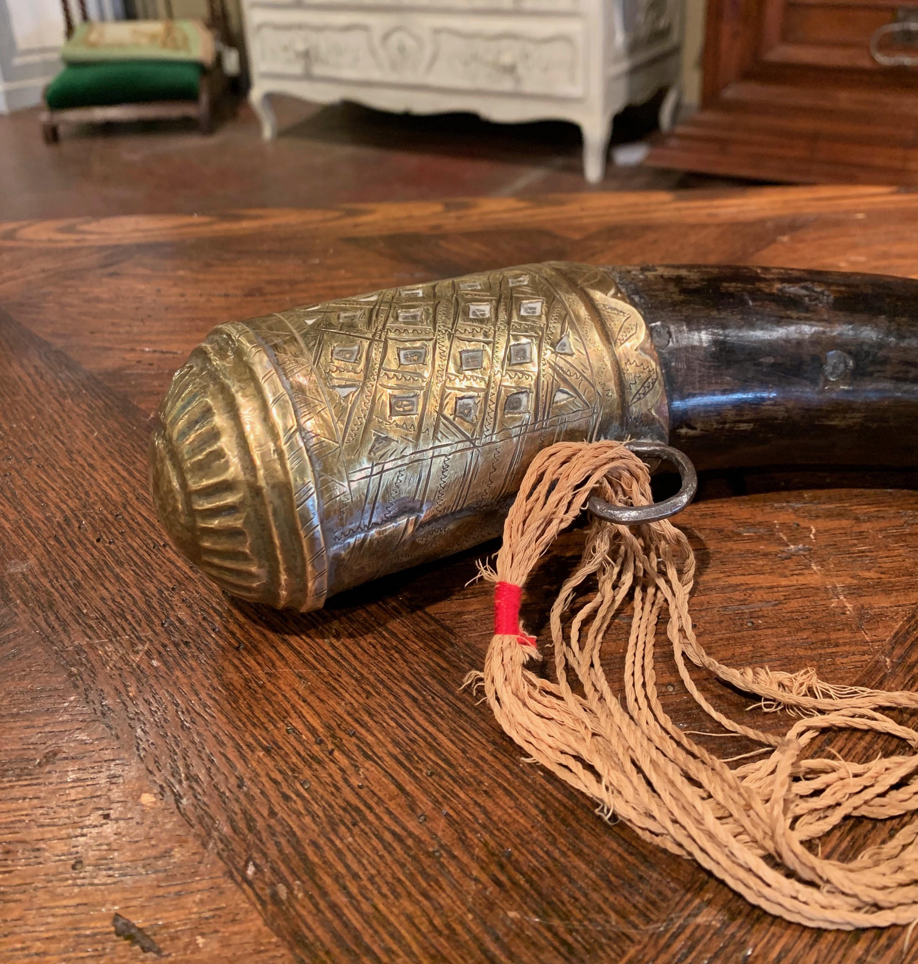 19th Century French Drinking Horn with Copper Embellishments In Excellent Condition For Sale In Dallas, TX