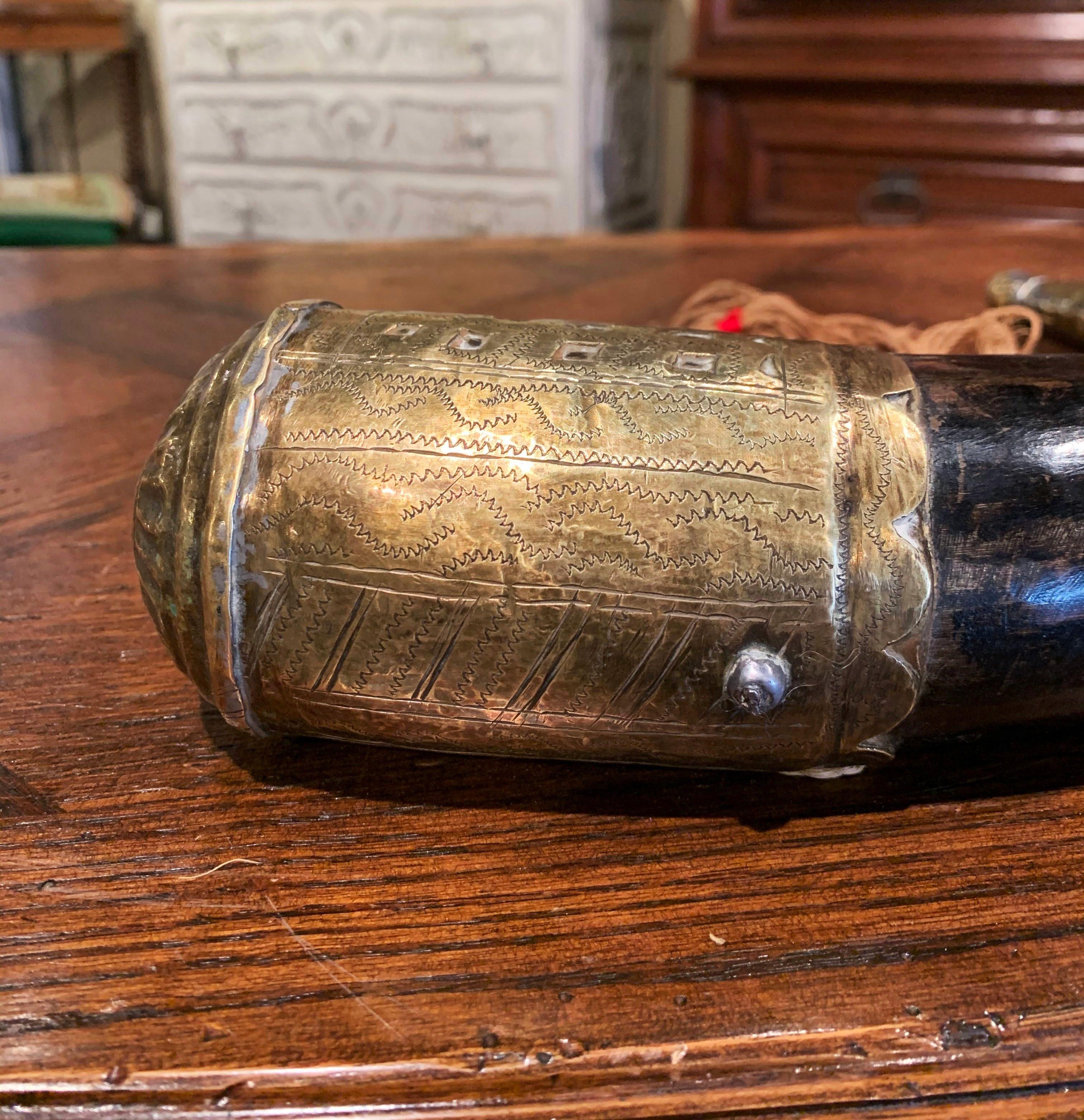 französisches Trinkhorn aus dem 19. Jahrhundert mit Verzierungen aus Kupfer im Angebot 2