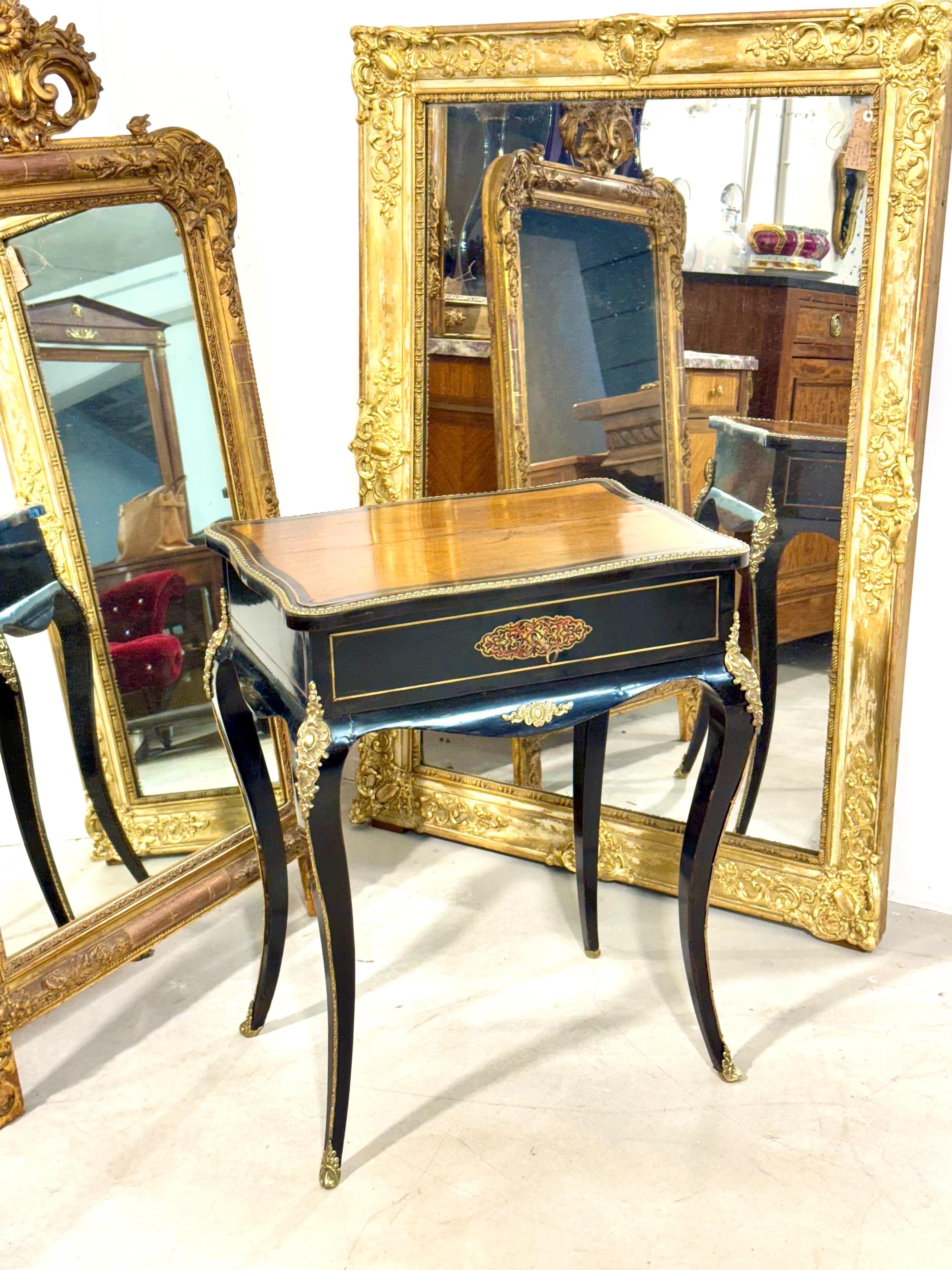 Table de toilette française ébonisée du 19e siècle avec montures en bronze doré en vente 13