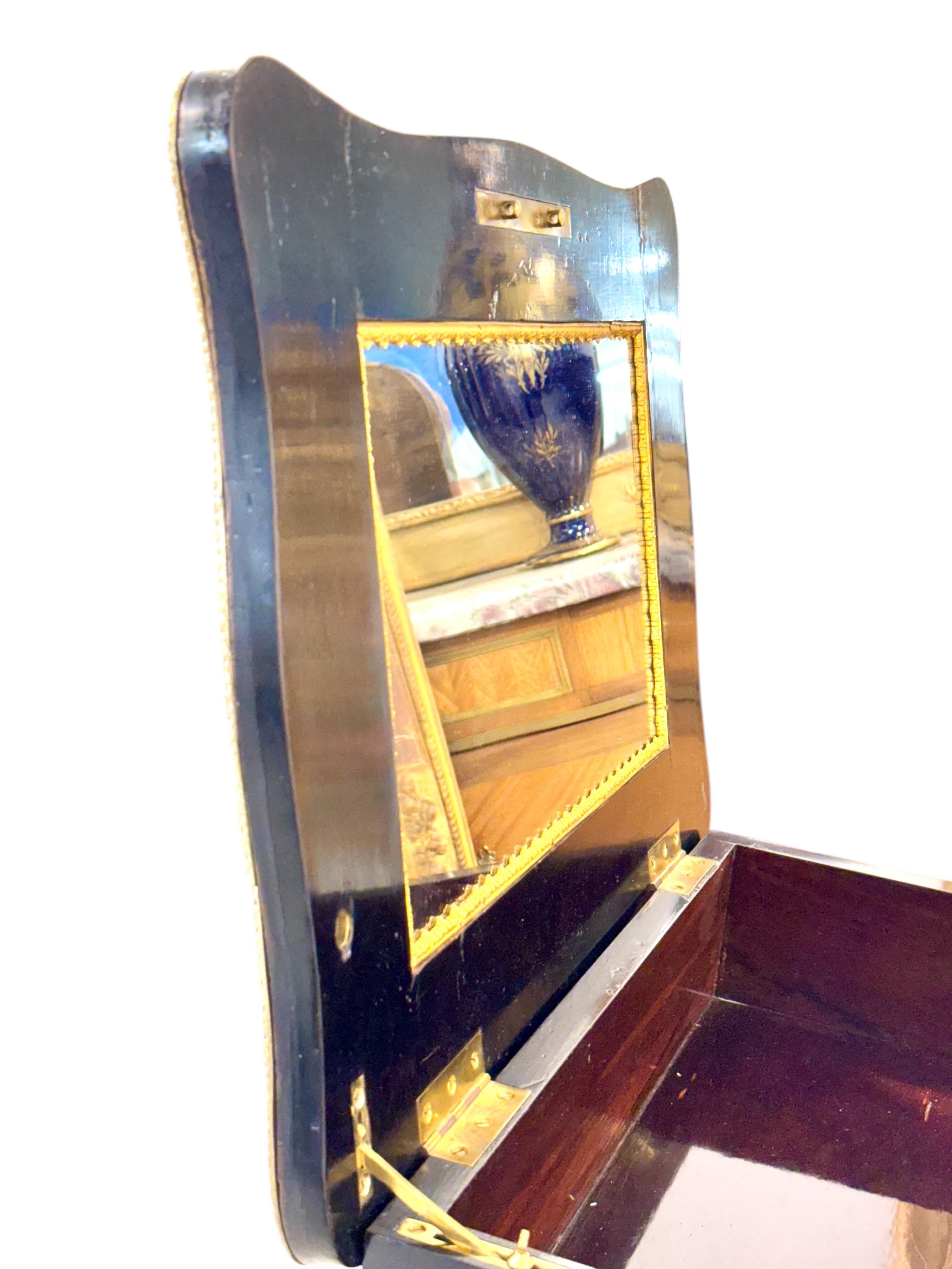 Bronze Table de toilette française ébonisée du 19e siècle avec montures en bronze doré en vente