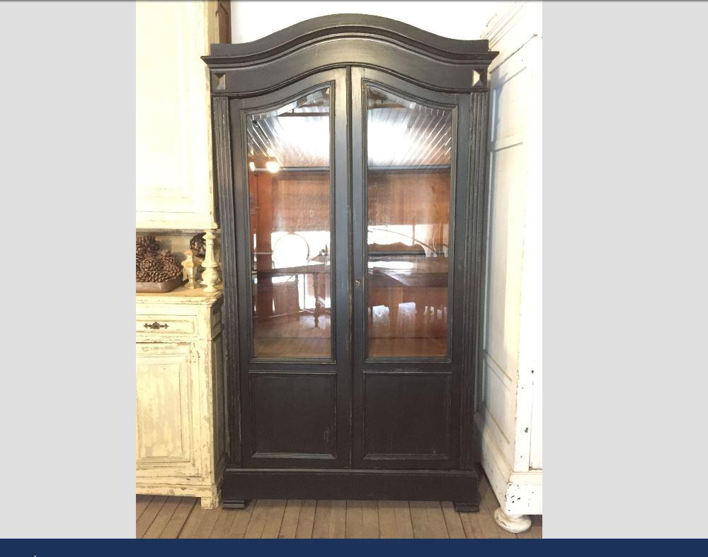 Victorian 19th Century French Ebonized Wood Vitrine with Shelves and Drawers, 1890s