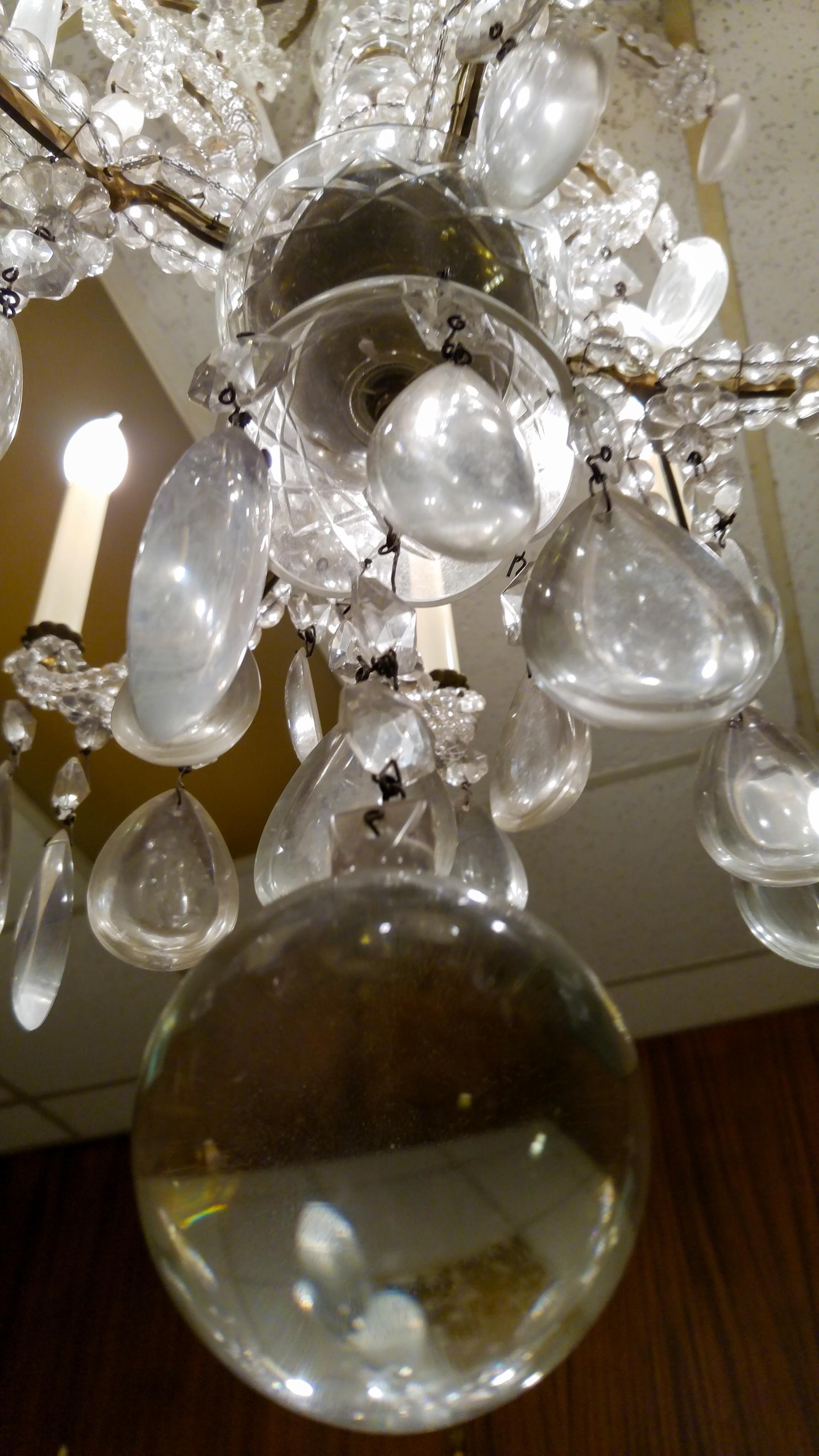 19th Century French Eight-Light Crystal Chandelier For Sale 5