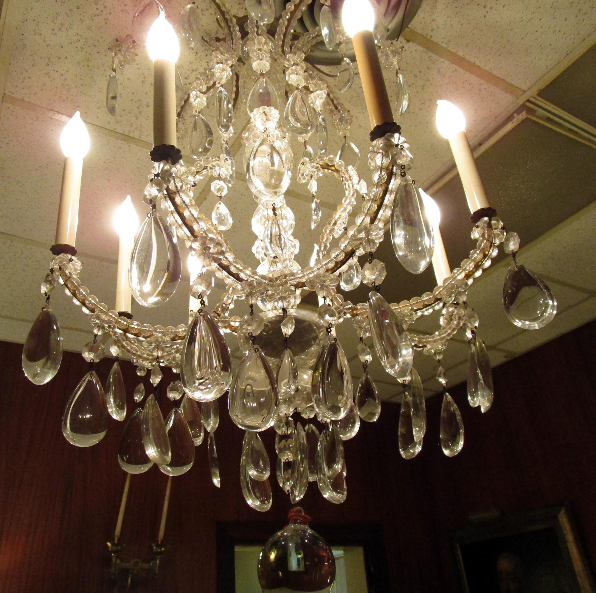 19th Century French Eight-Light Crystal Chandelier For Sale 6
