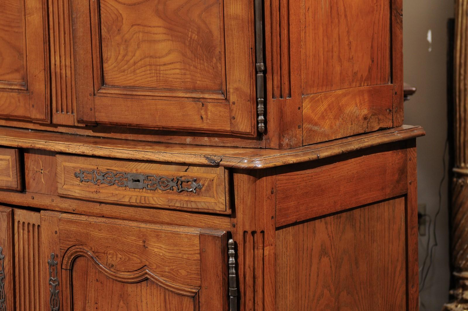 Buffet francese in olmo del XIX secolo Deux Corps in vendita 11