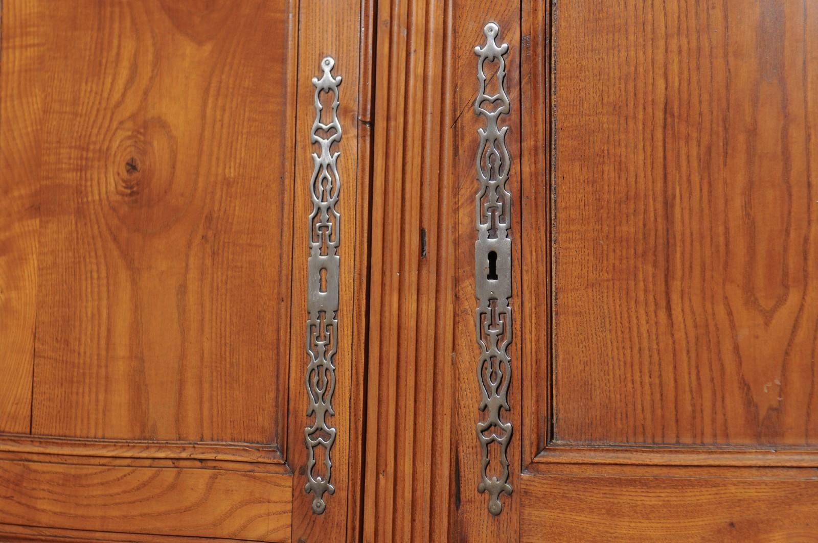 19th Century French Elm Buffet Deux Corps For Sale 14