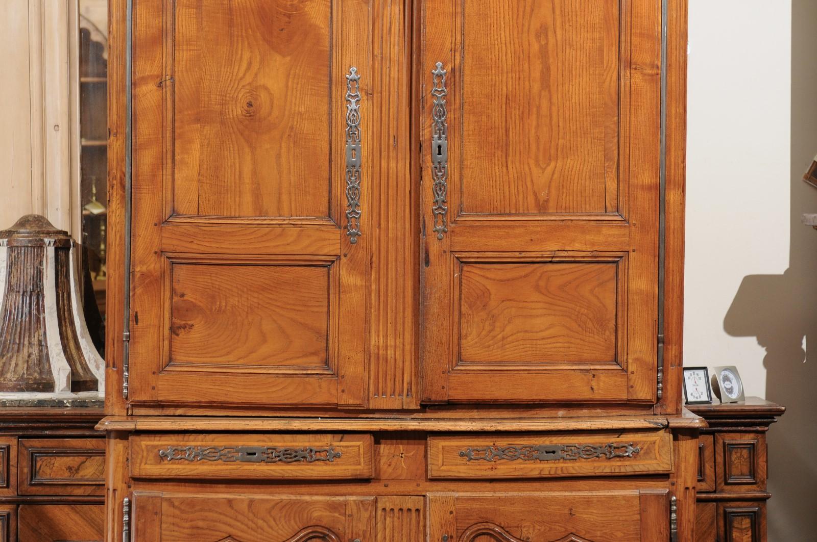 19th Century French Elm Buffet Deux Corps For Sale 1