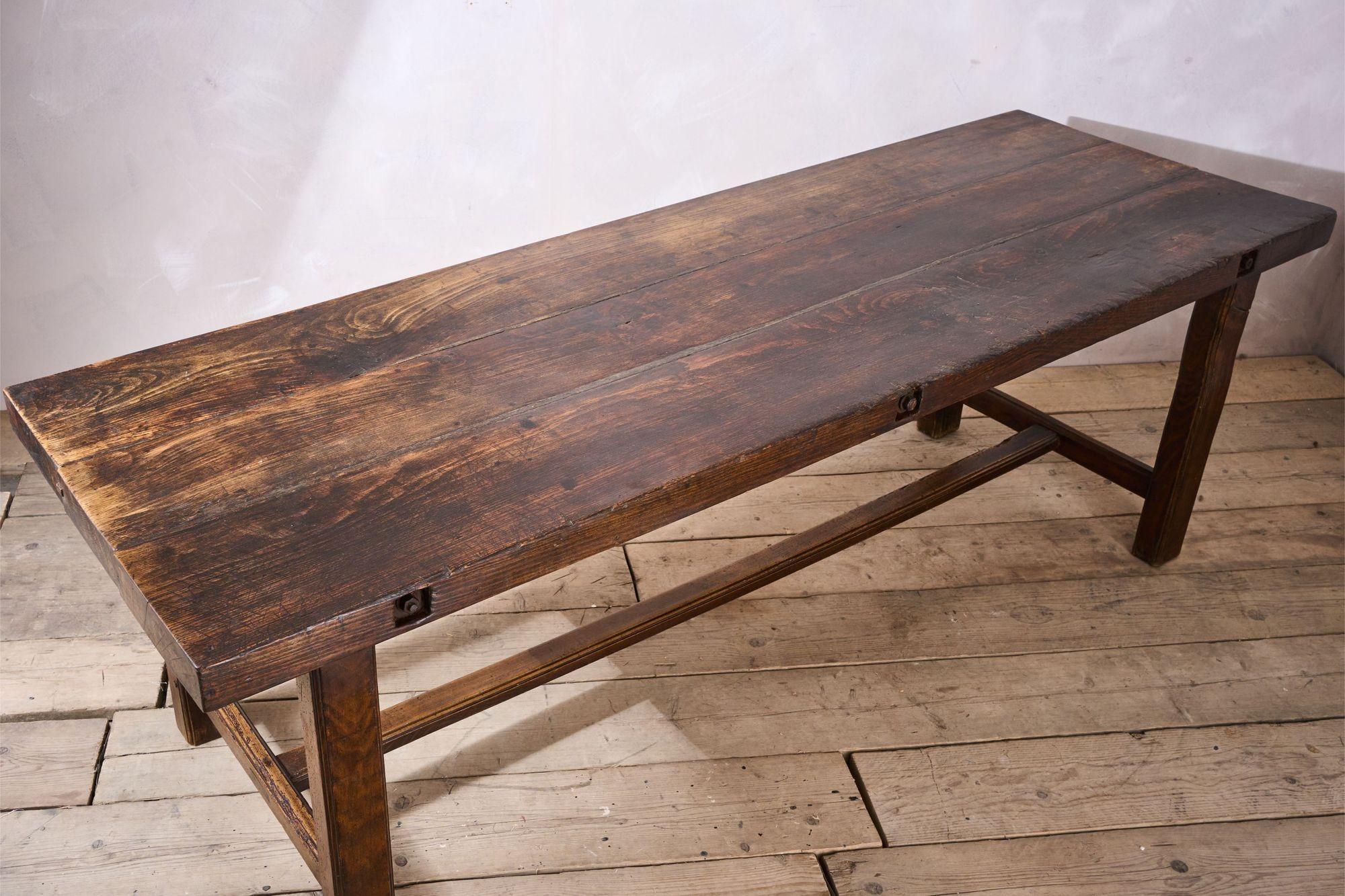 XIXe siècle Table de travail en orme français du 19e siècle en vente