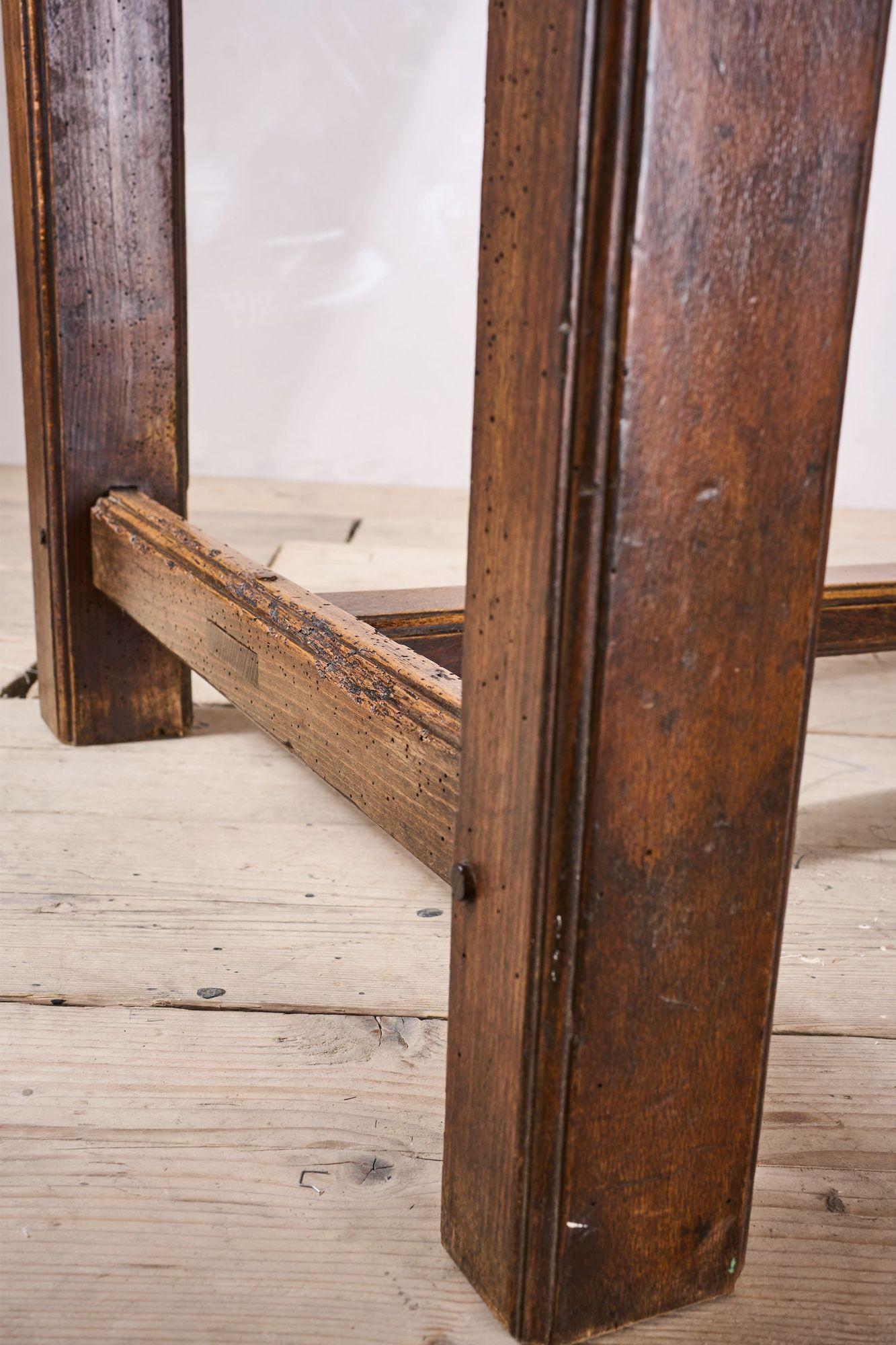 Table de travail en orme français du 19e siècle en vente 1