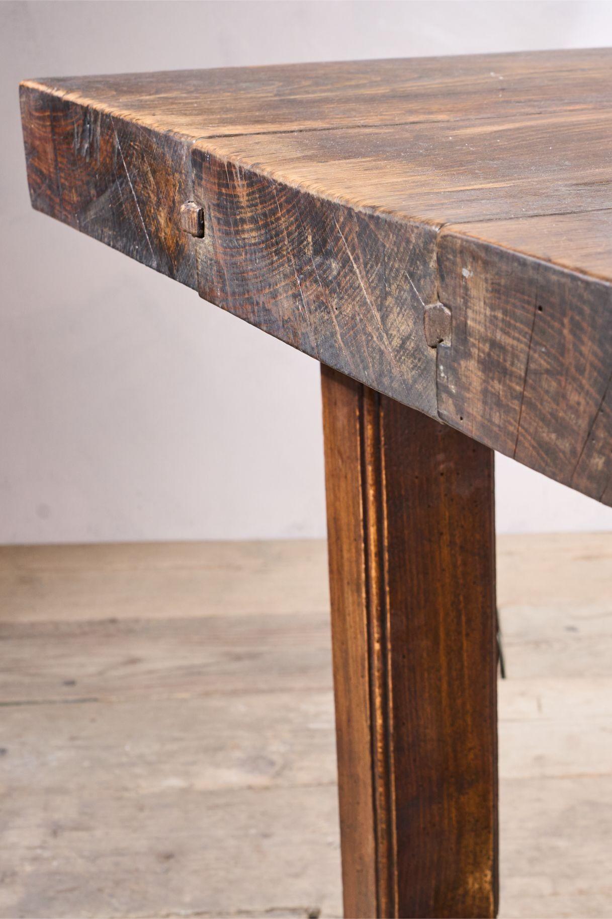 Table de travail en orme français du 19e siècle en vente 2