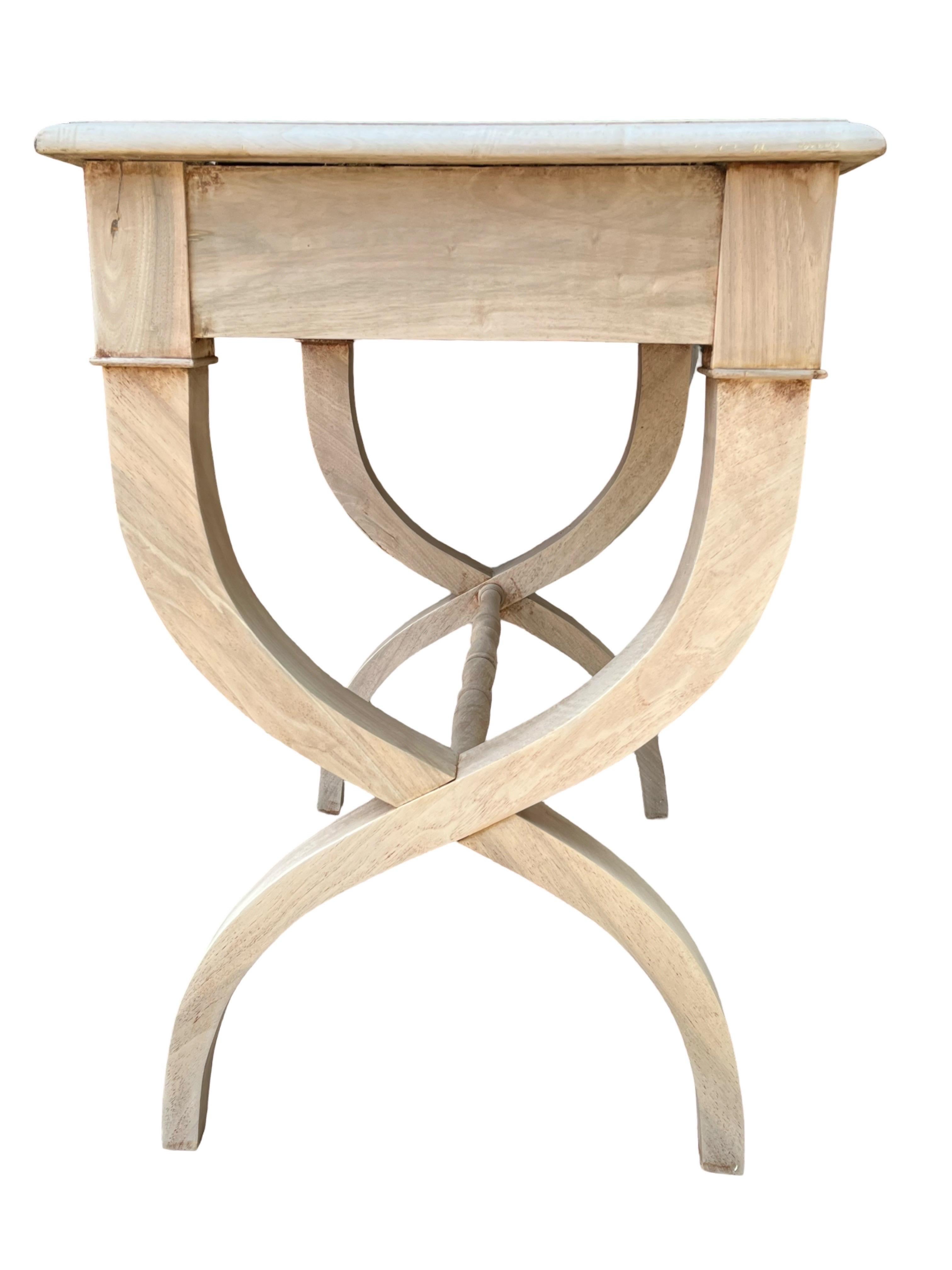 Table d'appoint en cerisier blanchi du XIXe siècle de style Empire français en vente 5