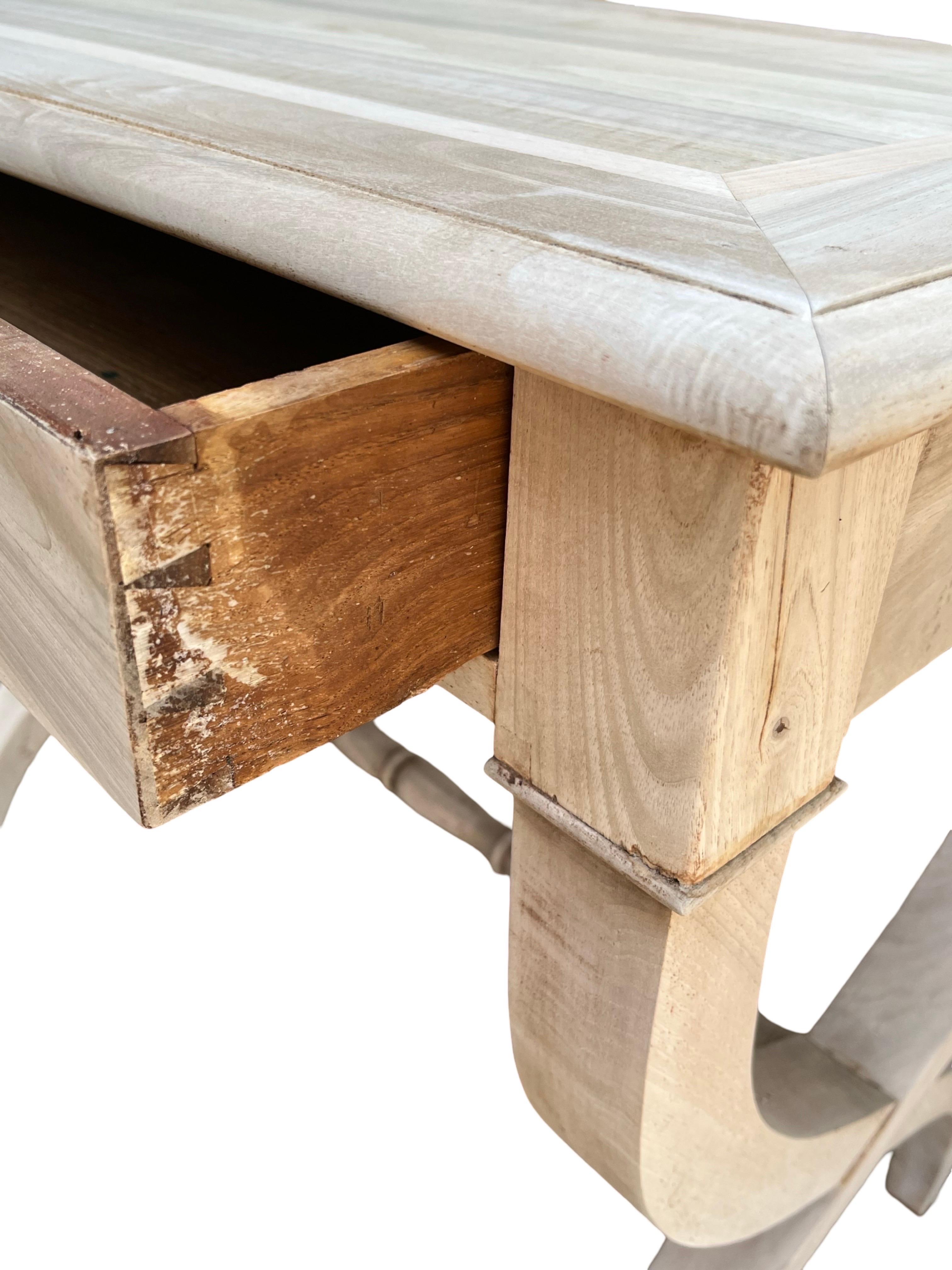 Table d'appoint en cerisier blanchi du XIXe siècle de style Empire français Bon état - En vente à Carmine, TX