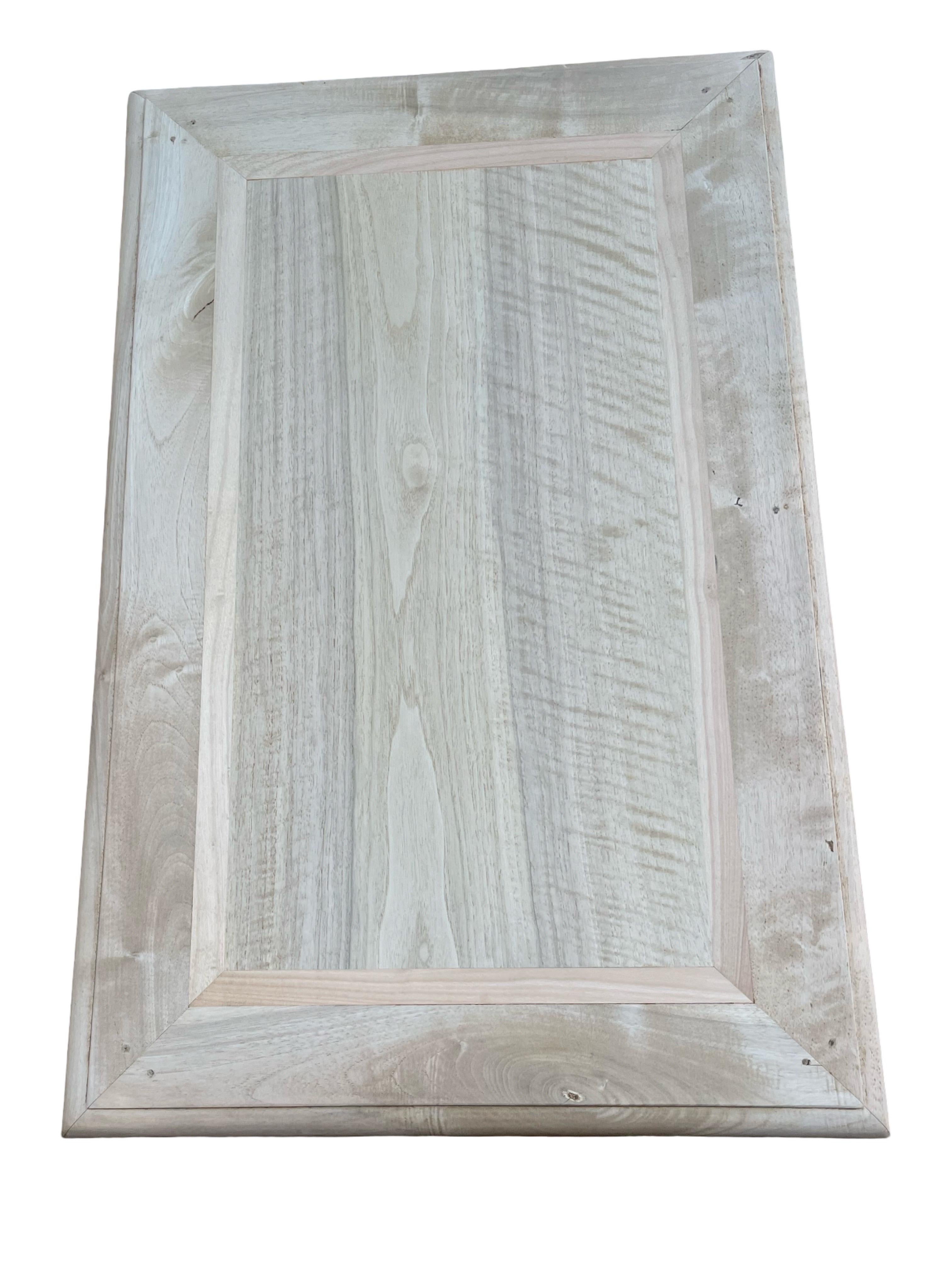 Table d'appoint en cerisier blanchi du XIXe siècle de style Empire français en vente 2