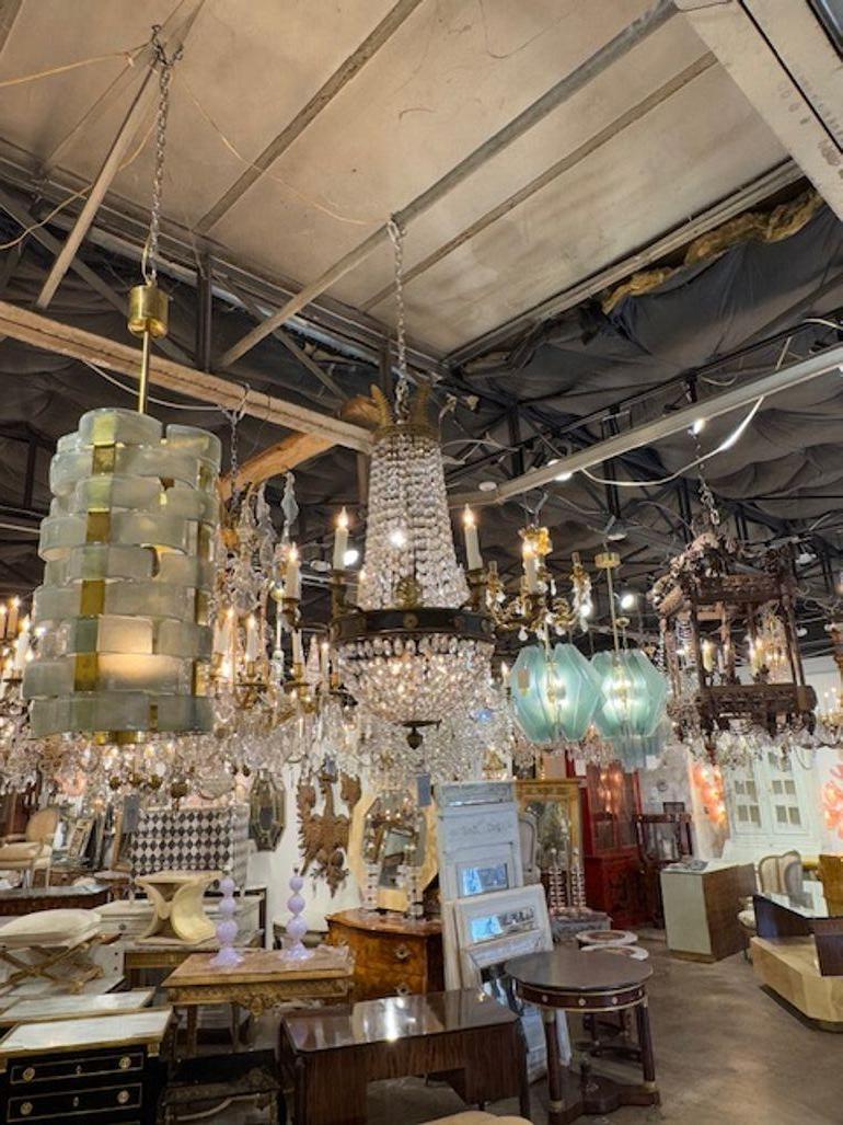 Lampadario a cesto in bronzo e cristallo Impero francese del XIX secolo in vendita 1