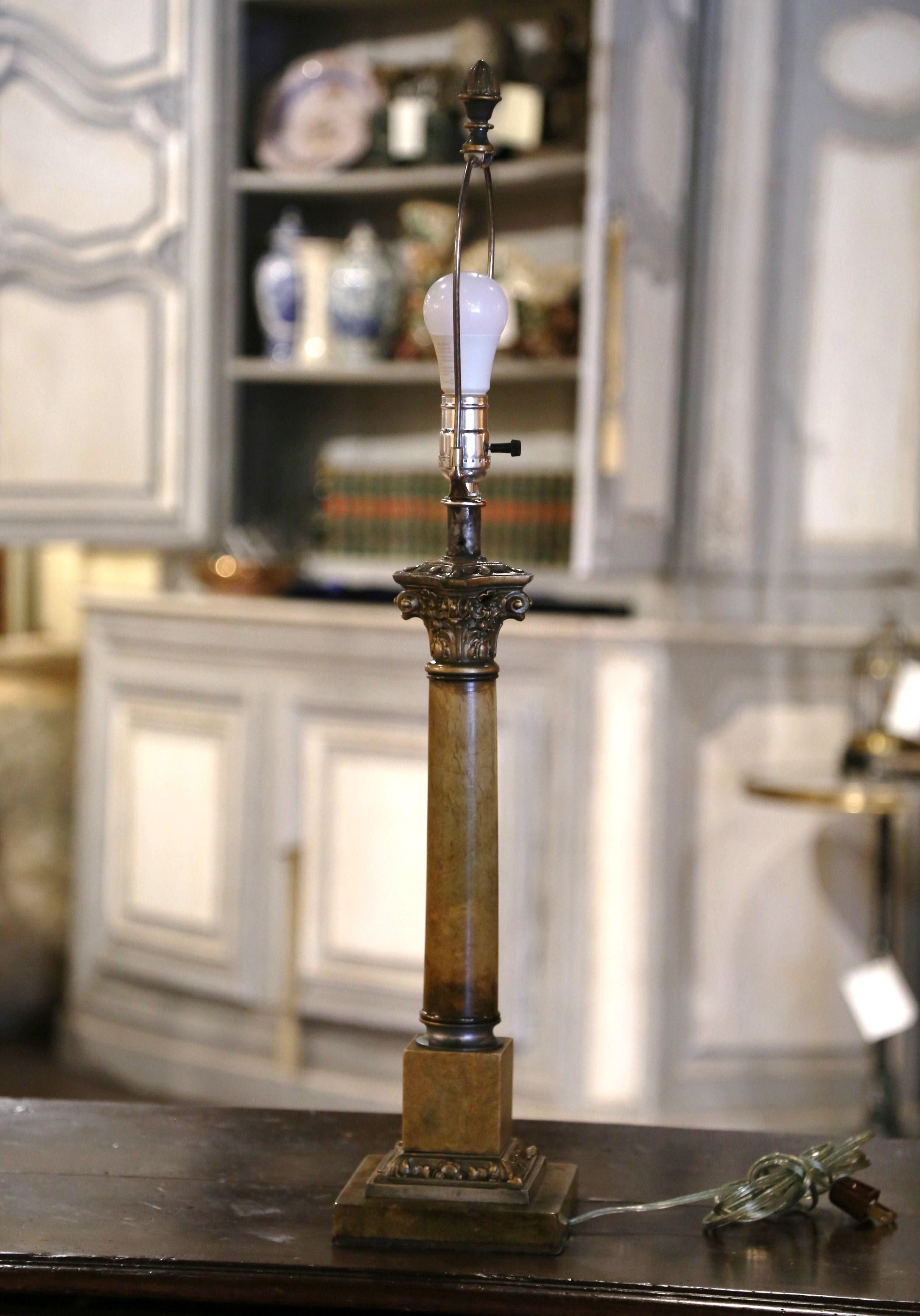 Lampada da tavolo impero francese del XIX secolo in bronzo e marmo con paralume 3