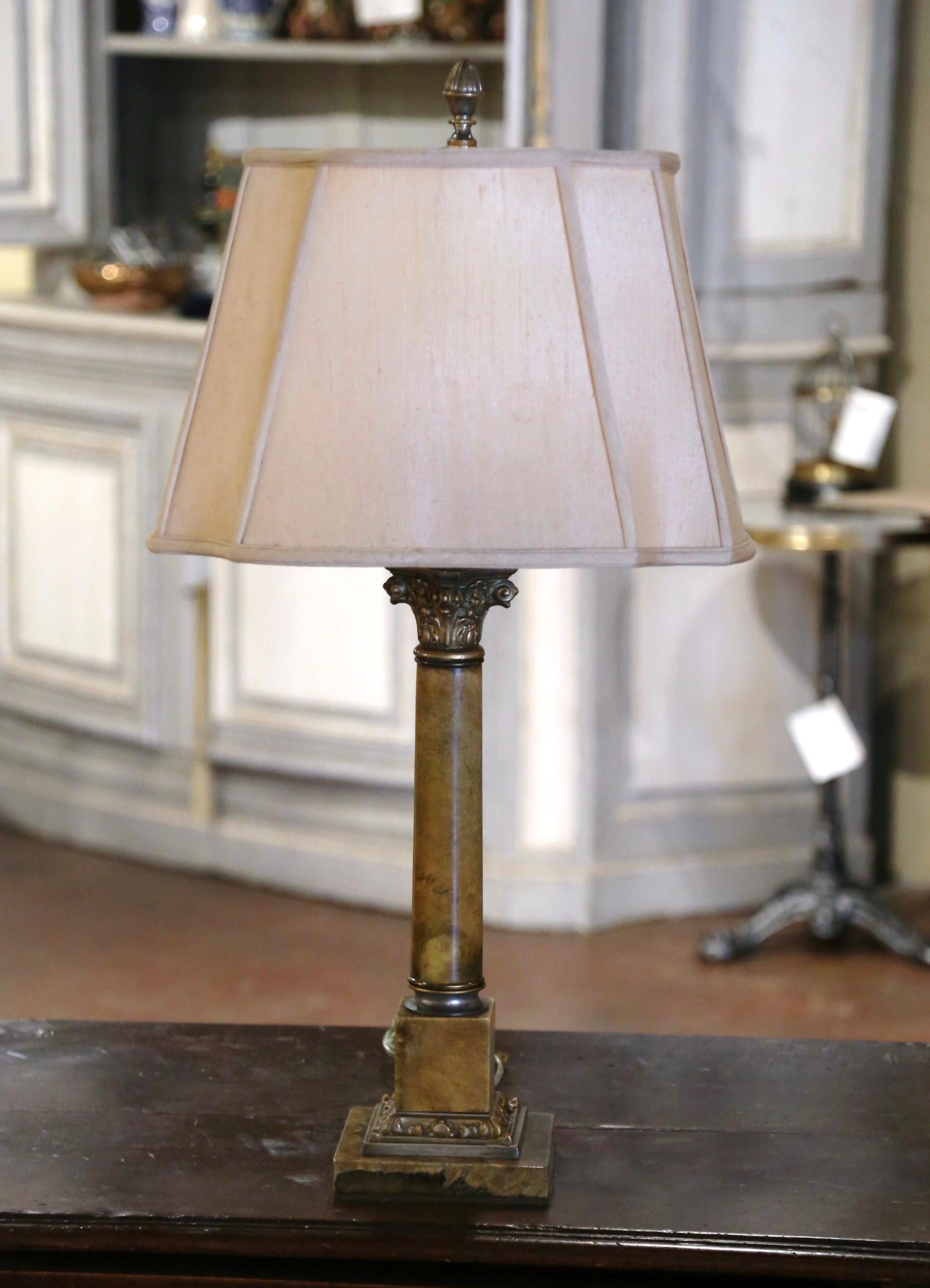 Fatto a mano Lampada da tavolo impero francese del XIX secolo in bronzo e marmo con paralume