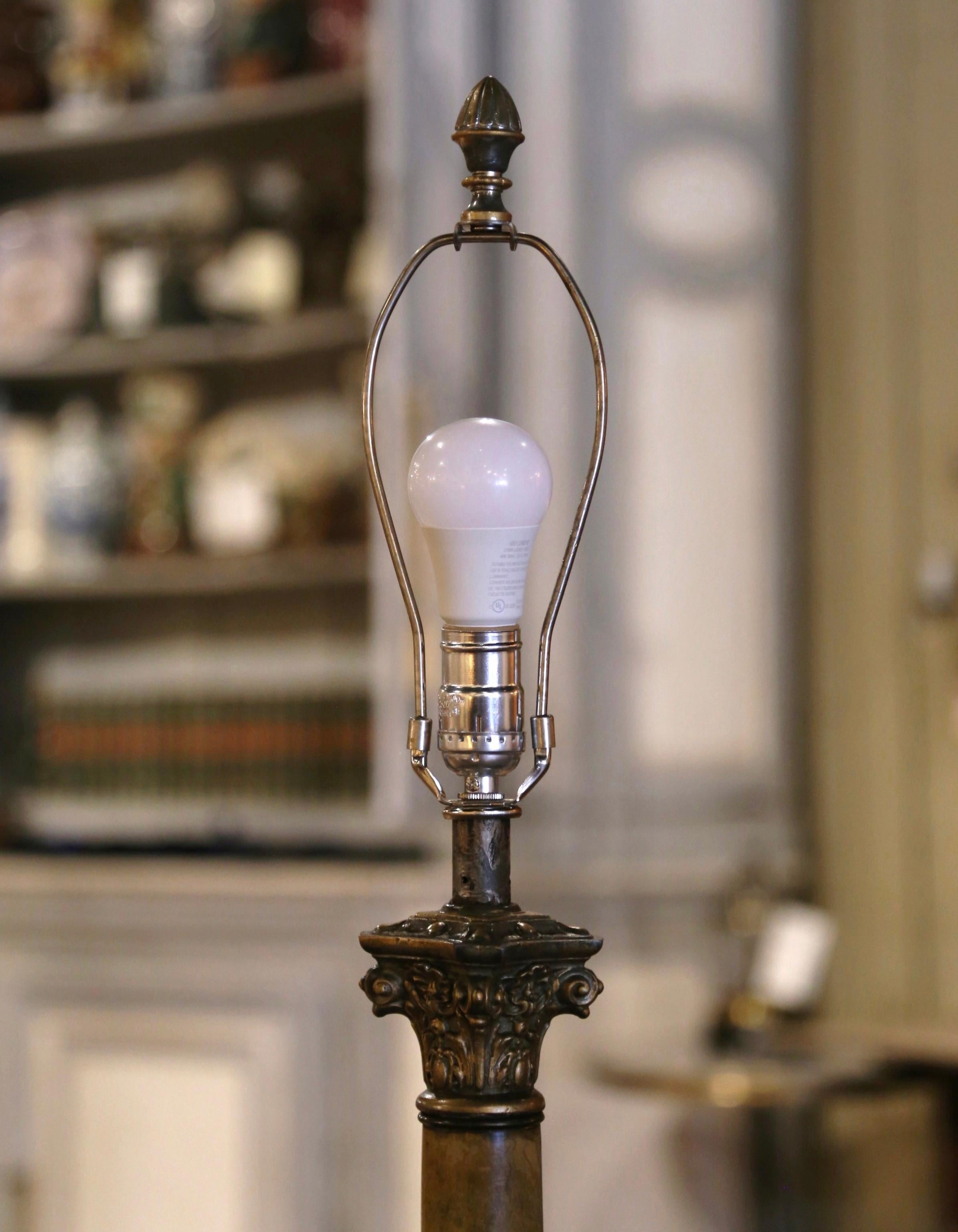 Lampada da tavolo impero francese del XIX secolo in bronzo e marmo con paralume In condizioni ottime a Dallas, TX
