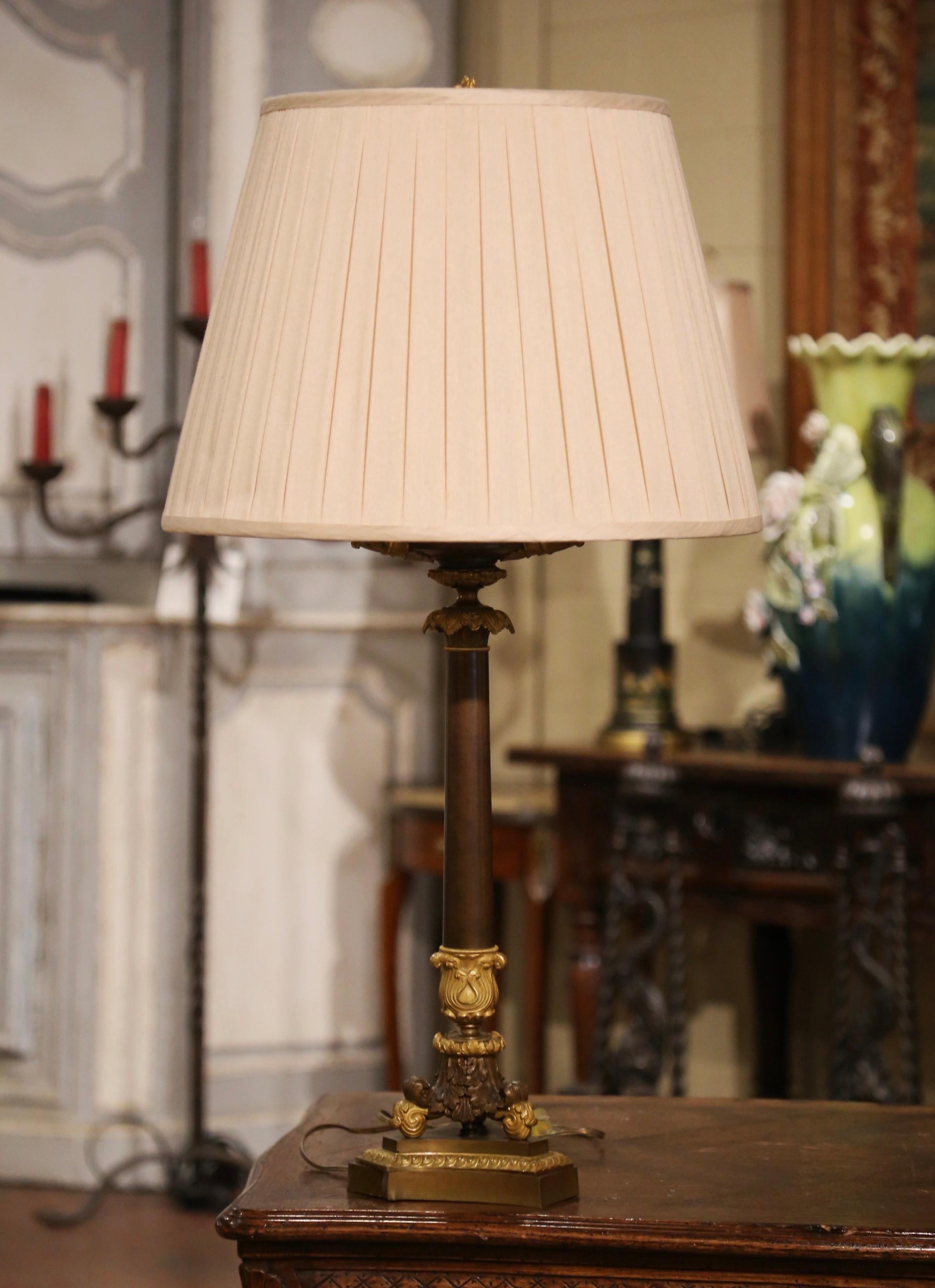 Lampe de table à candélabre à deux lumières en bronze Empire français du XIXe siècle Excellent état - En vente à Dallas, TX
