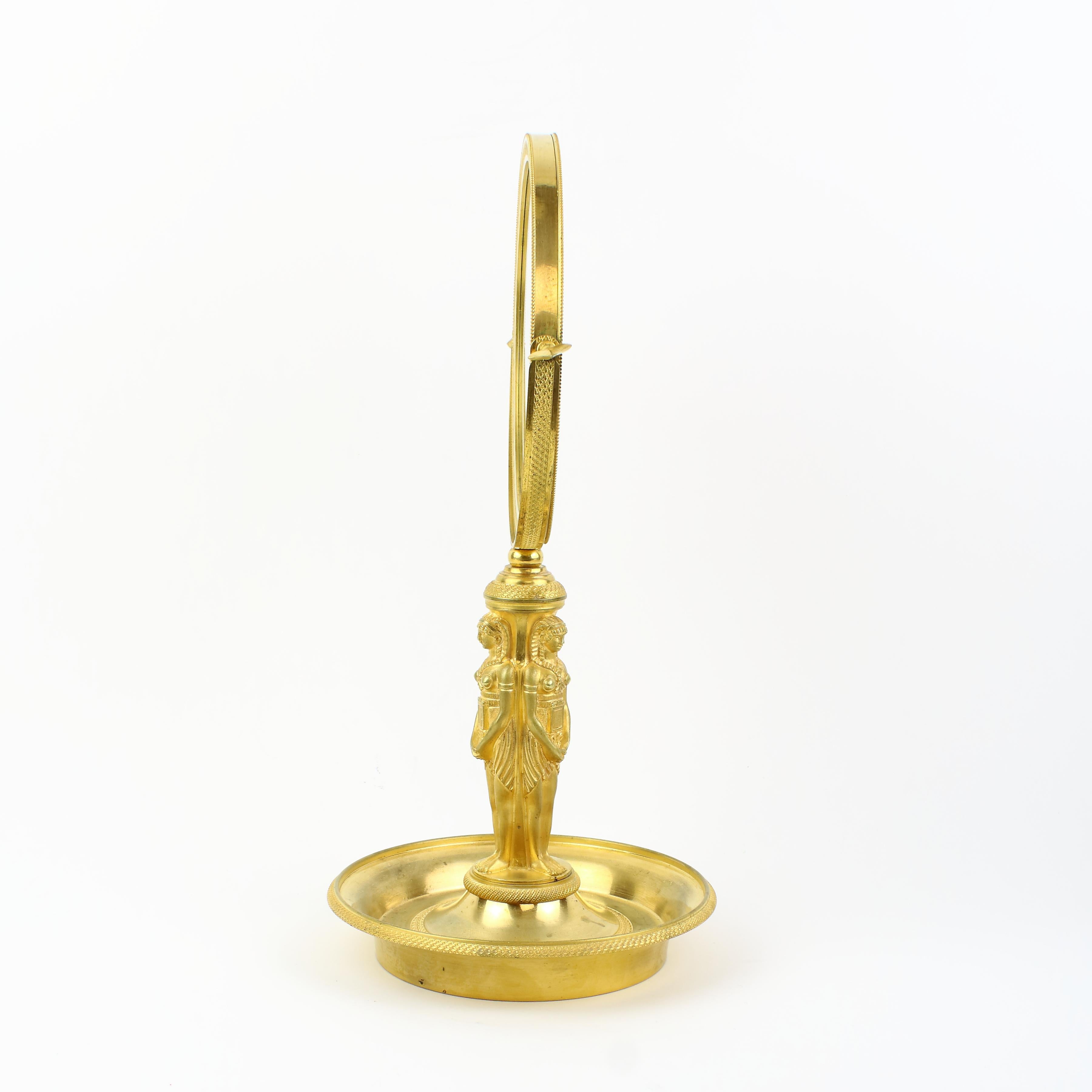 Français Miroir de table en bronze doré de style néo-égyptien Charles X de l'Empire français du XIXe siècle en vente