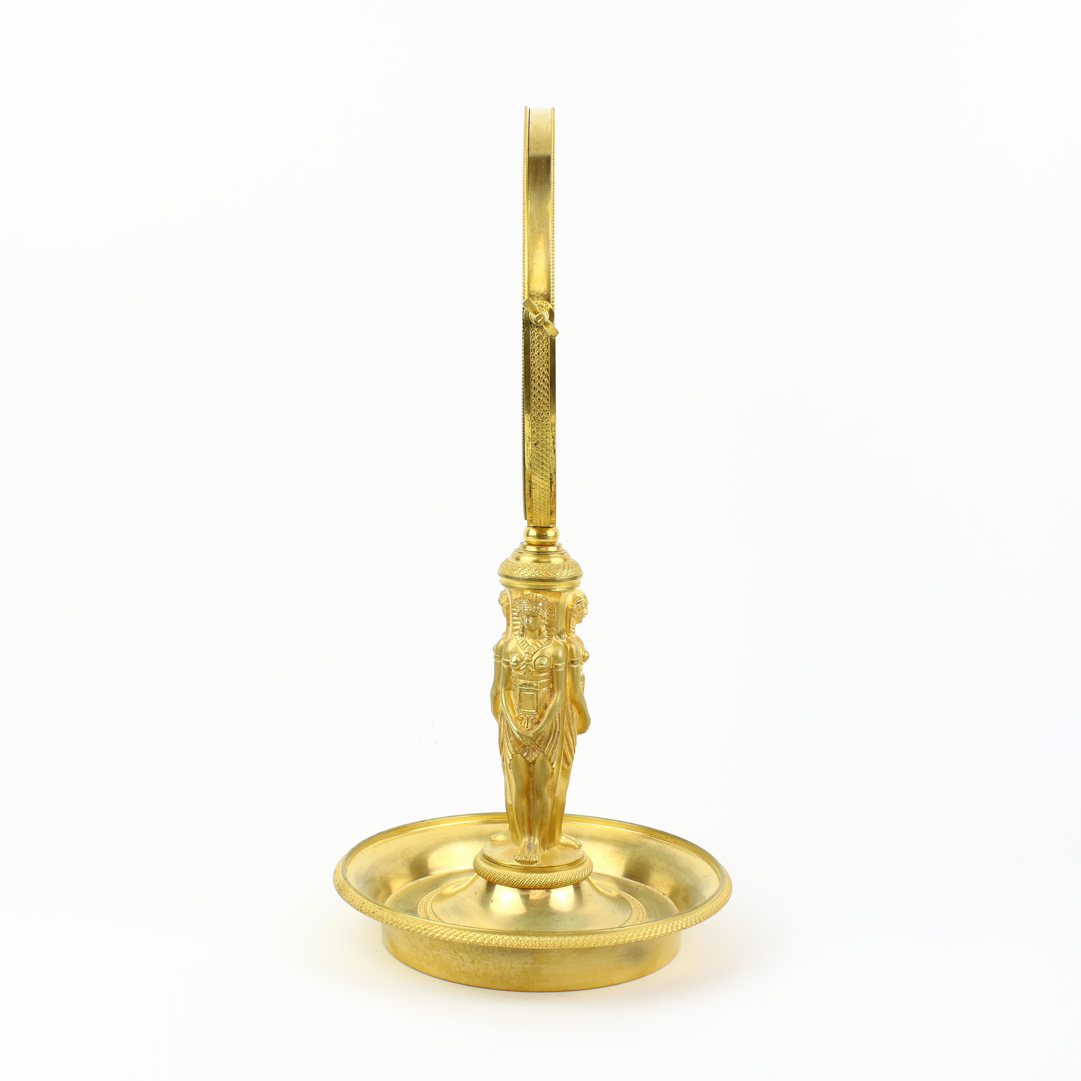 19. Jahrhundert Französisches Empire Charles X. Ägyptisches Revival Tischspiegel aus vergoldeter Bronze (Mittleres 19. Jahrhundert) im Angebot