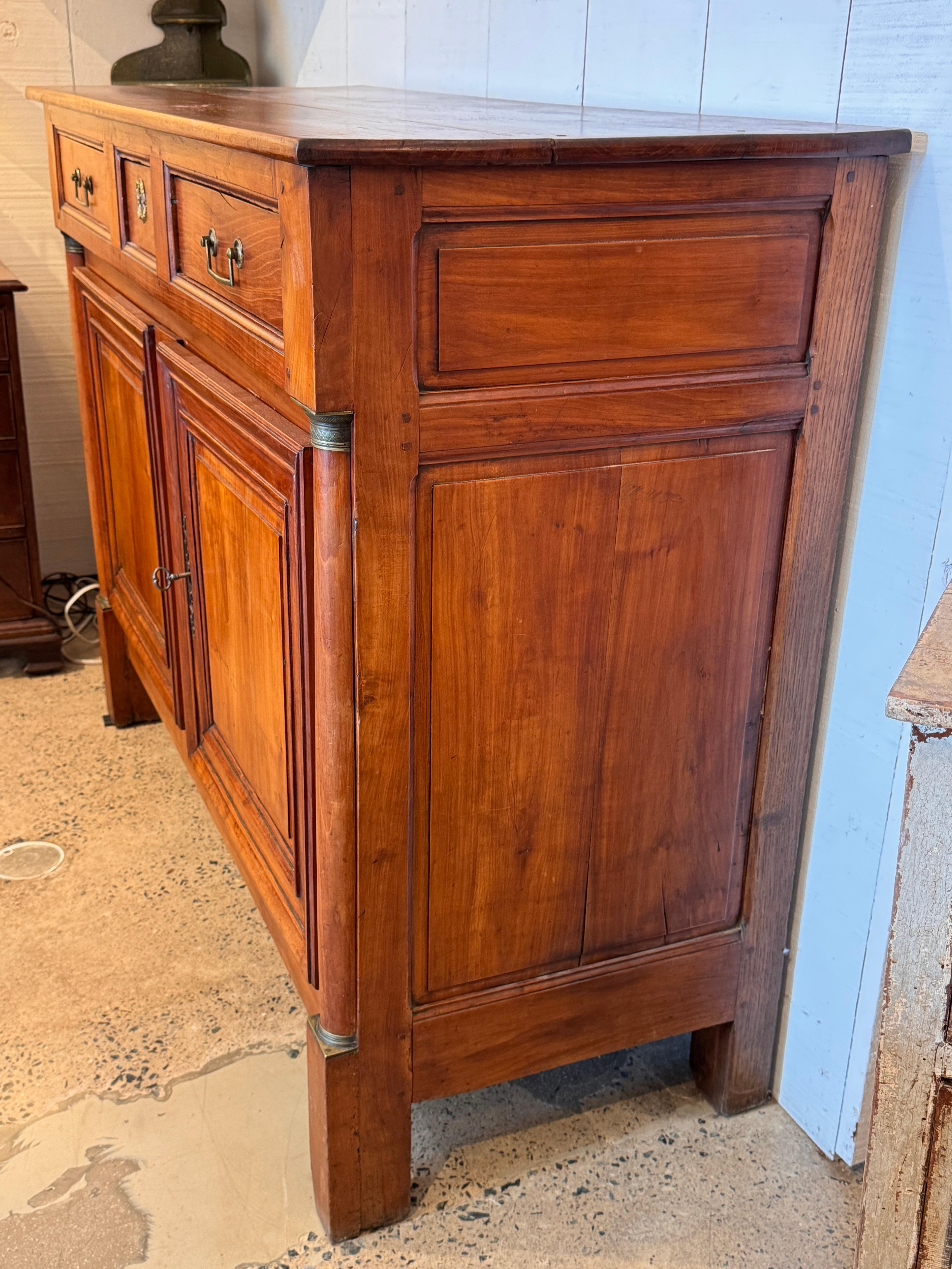 Buffet in ciliegio Impero francese del XIX secolo in vendita 6