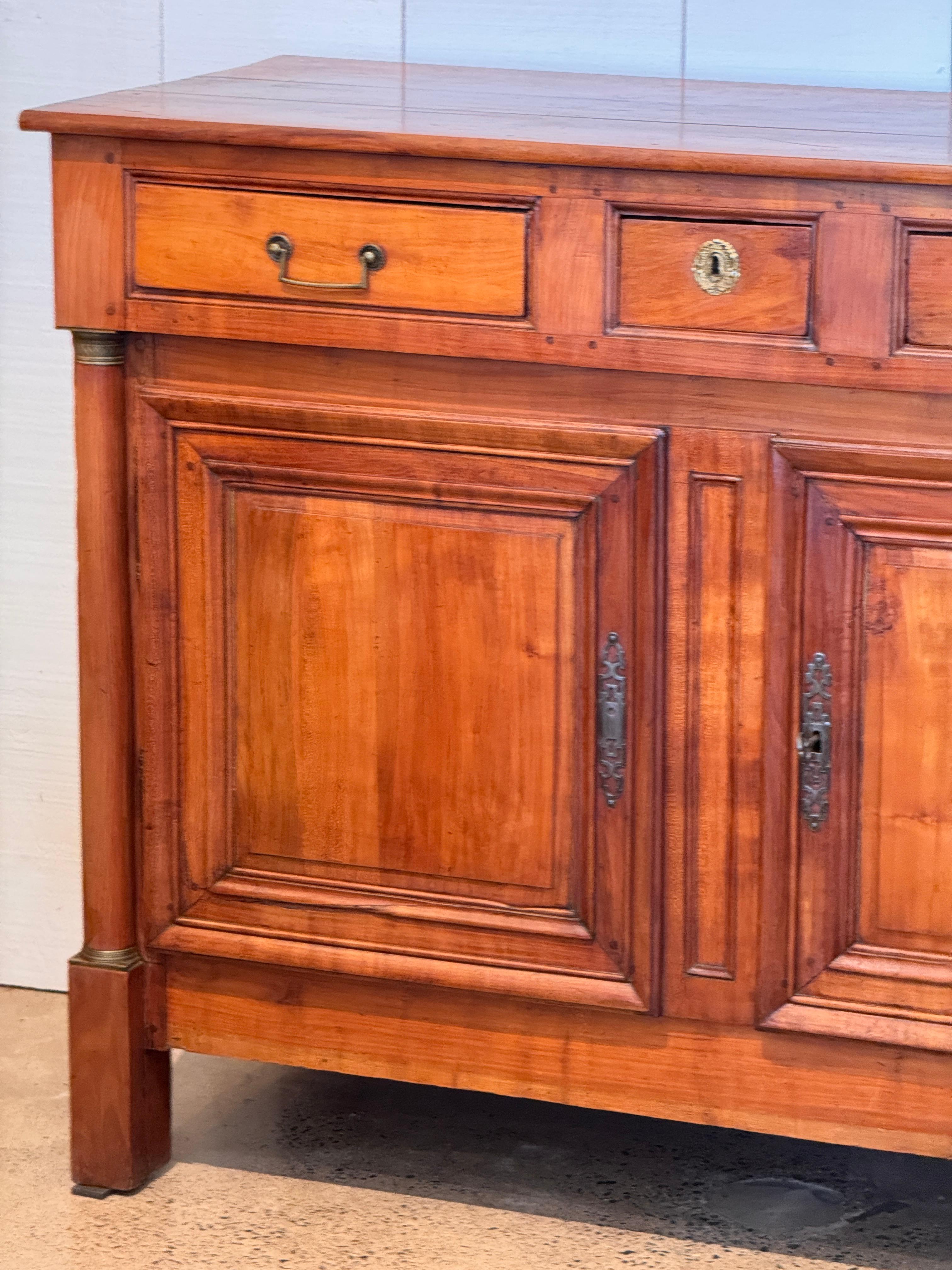 Ciliegio Buffet in ciliegio Impero francese del XIX secolo in vendita