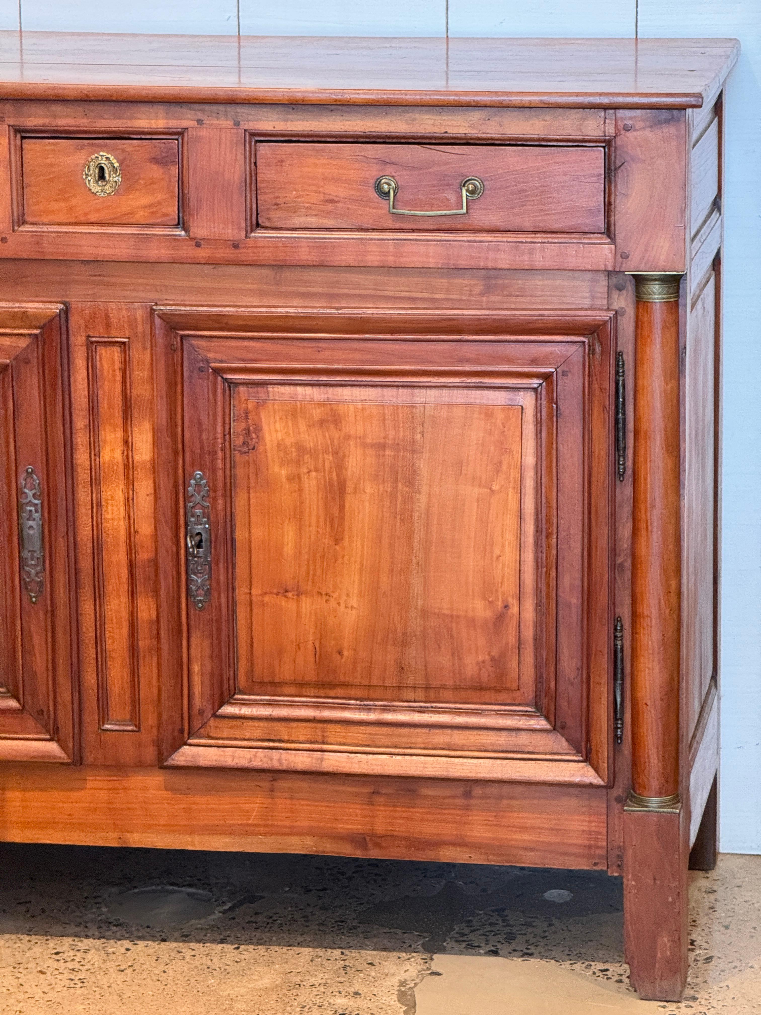 Buffet in ciliegio Impero francese del XIX secolo in vendita 1
