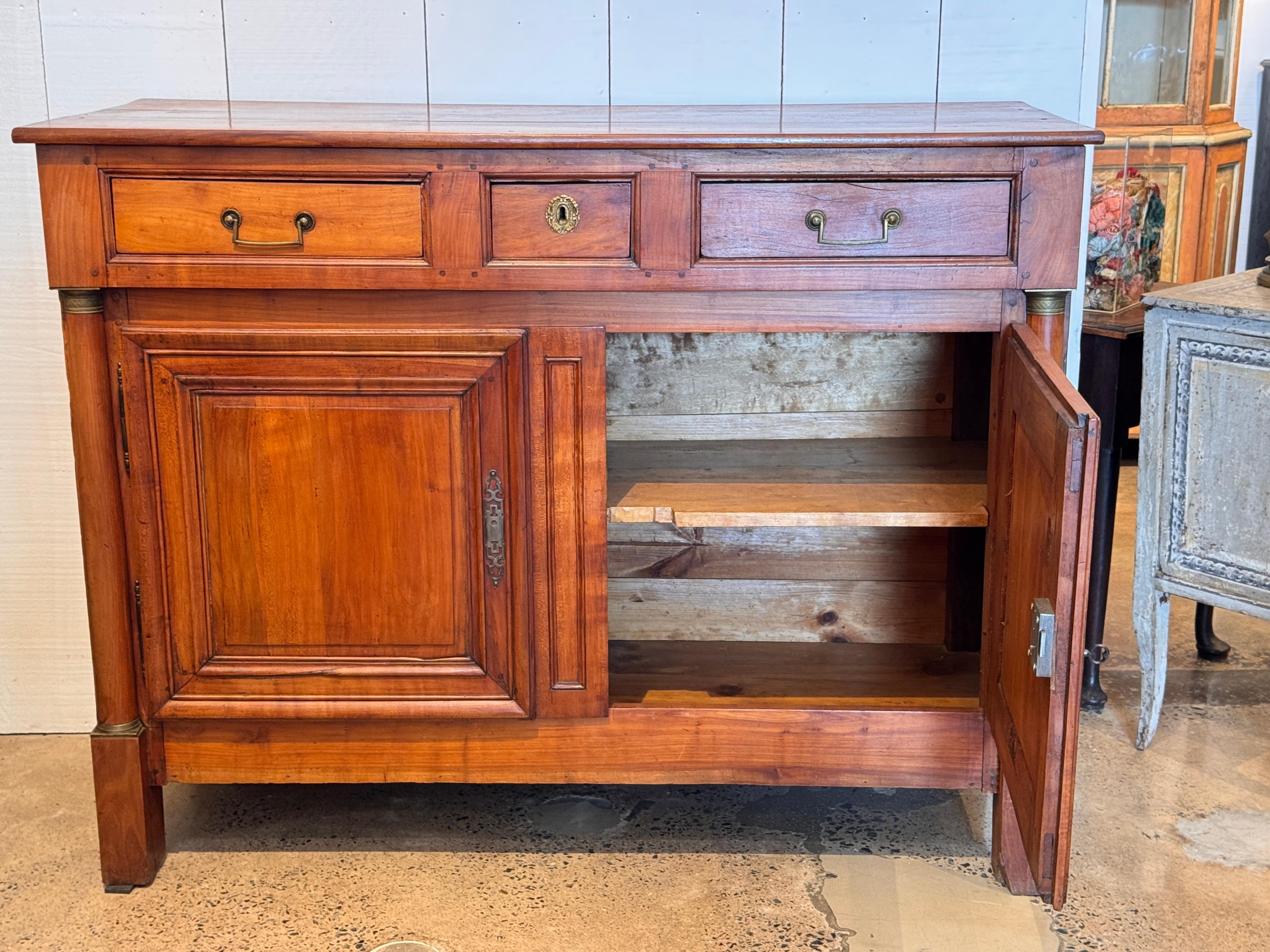Buffet in ciliegio Impero francese del XIX secolo in vendita 4