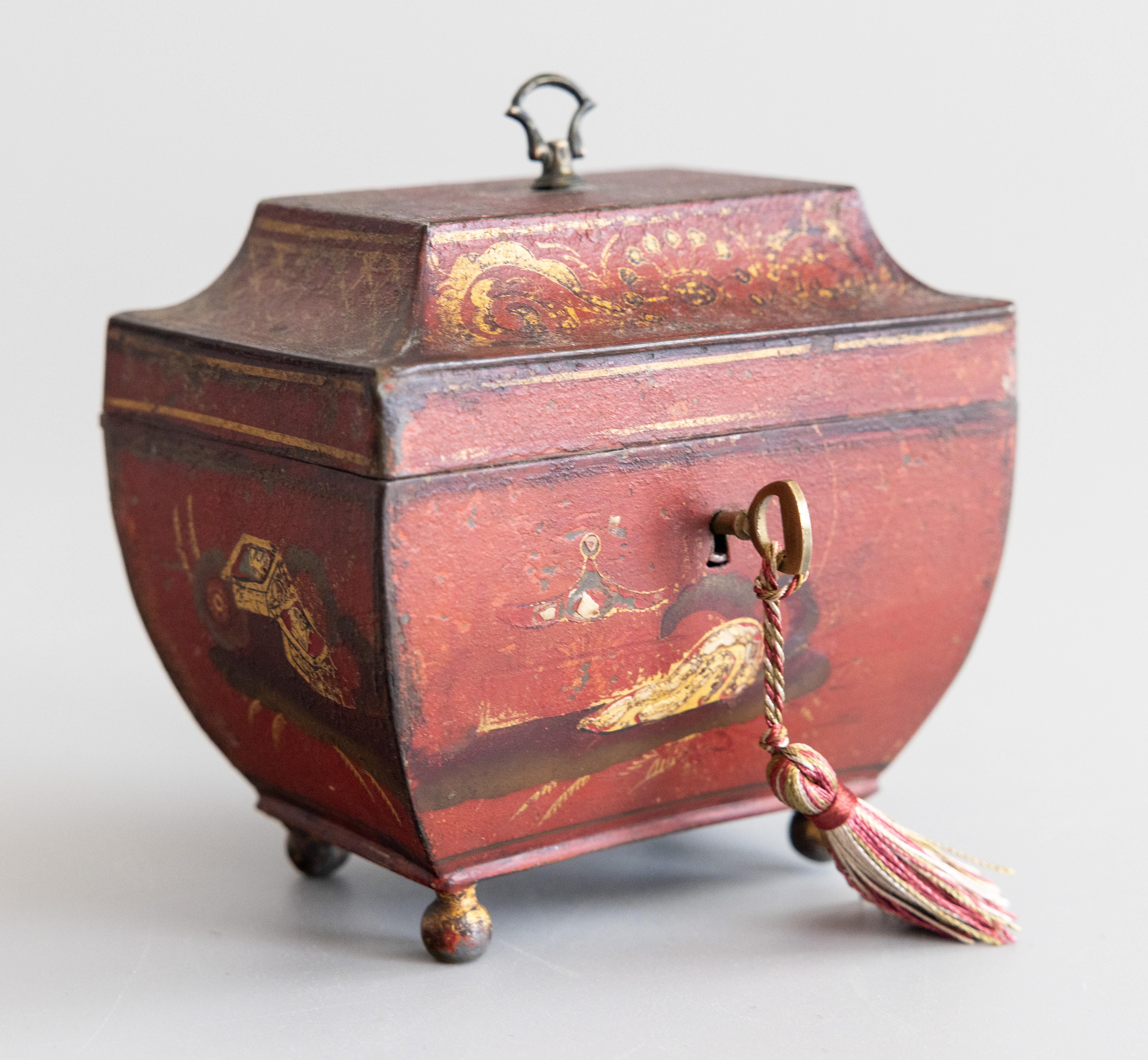 Scatola da tè Sarcofago Impero francese del XIX secolo in tole rosse in vendita 4